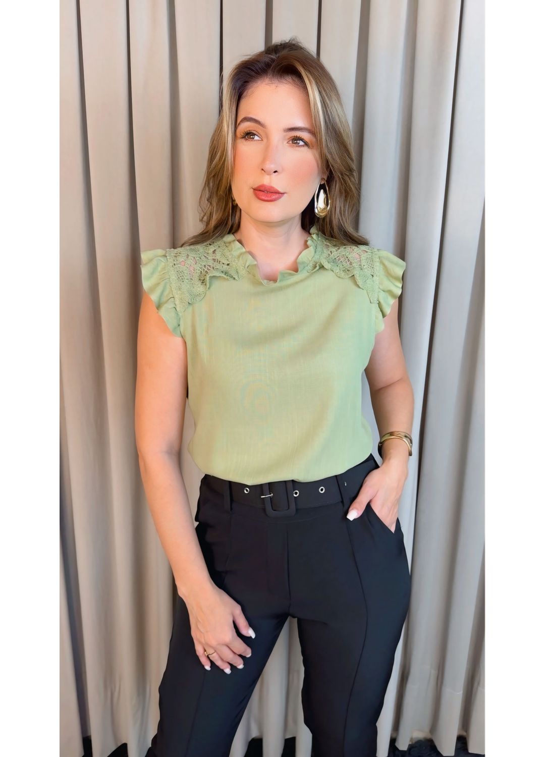 Blusa Feminina com Aplicação em Cro... - D'Menina