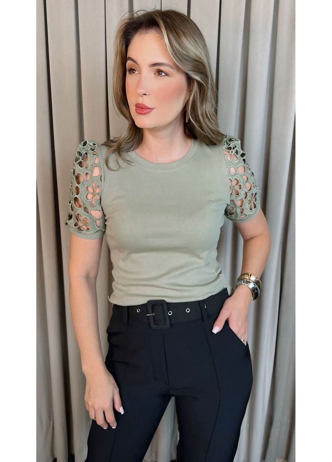 T-shirt Feminina Com Detalhe Na Man... - D'Menina