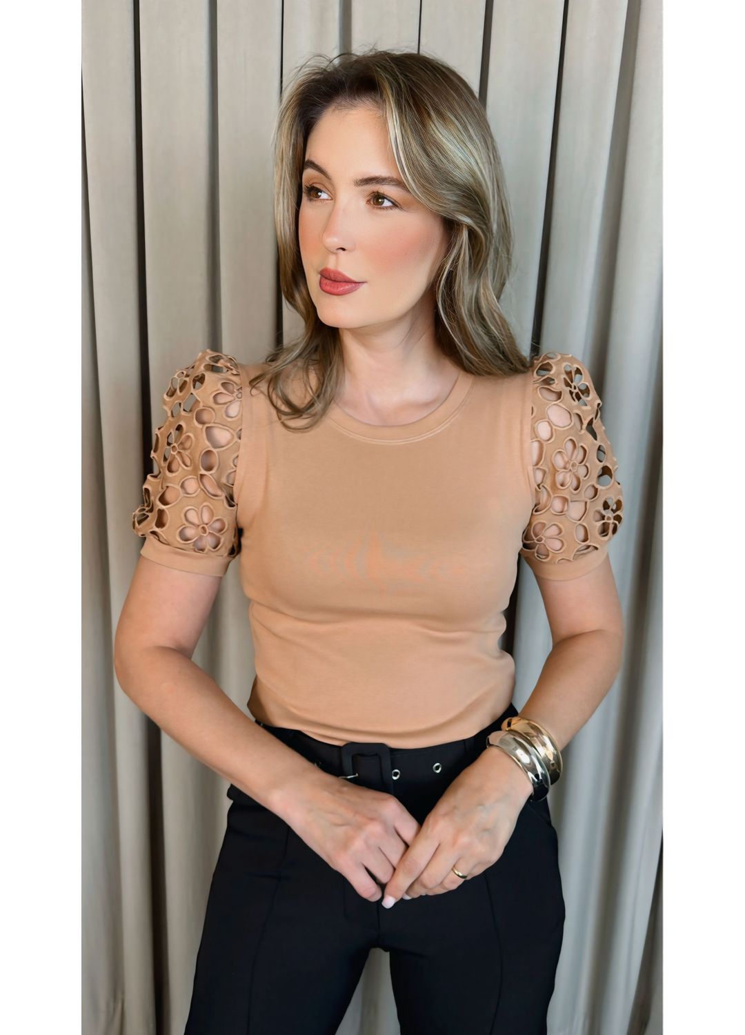 T-shirt Feminina Com Detalhe Na Man... - D'Menina