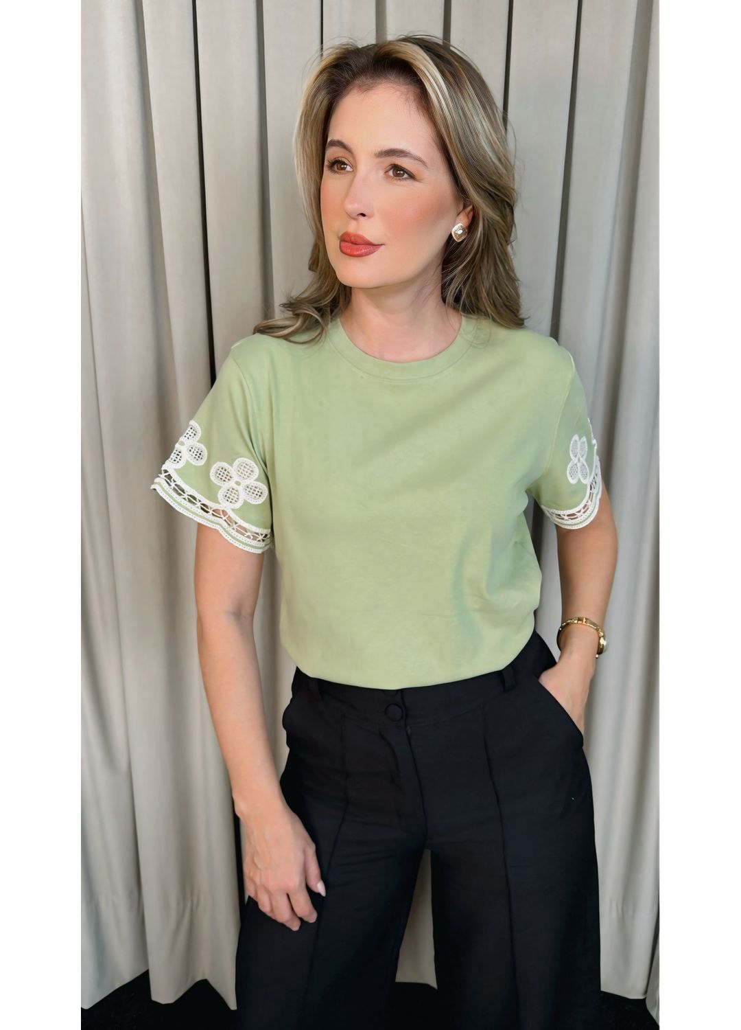 Plus - Blusa Feminina Manga Bordada... - D'Menina