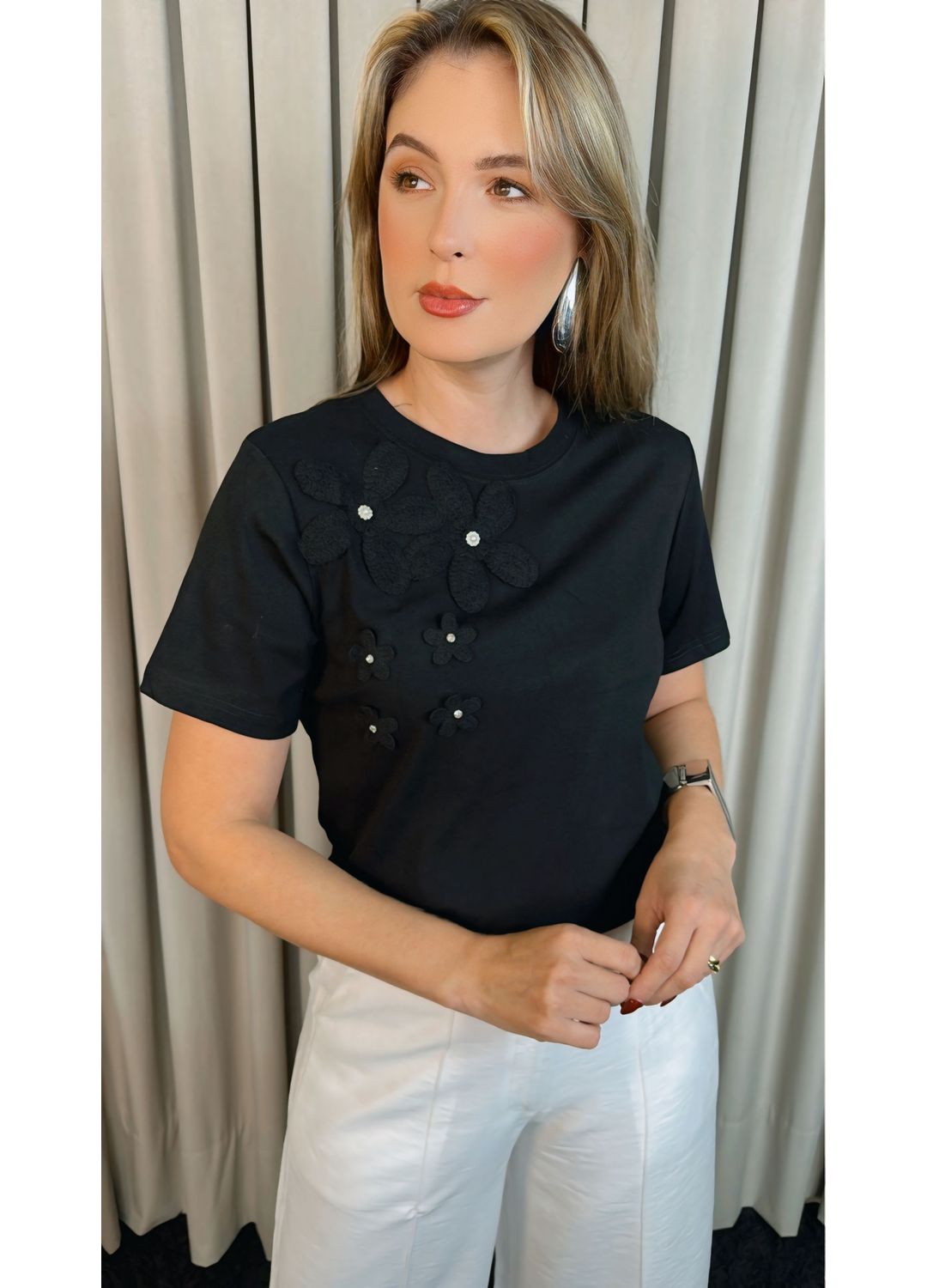 T-shirt Feminina Com Detalhe Flor -... - D'Menina