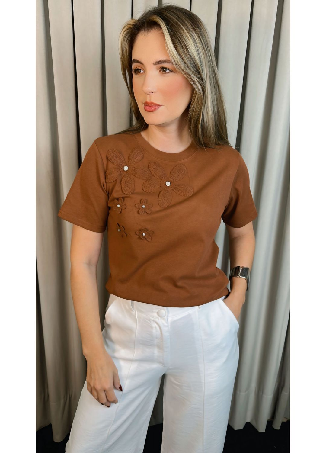 T-shirt Feminina Com Detalhe Flor -... - D'Menina