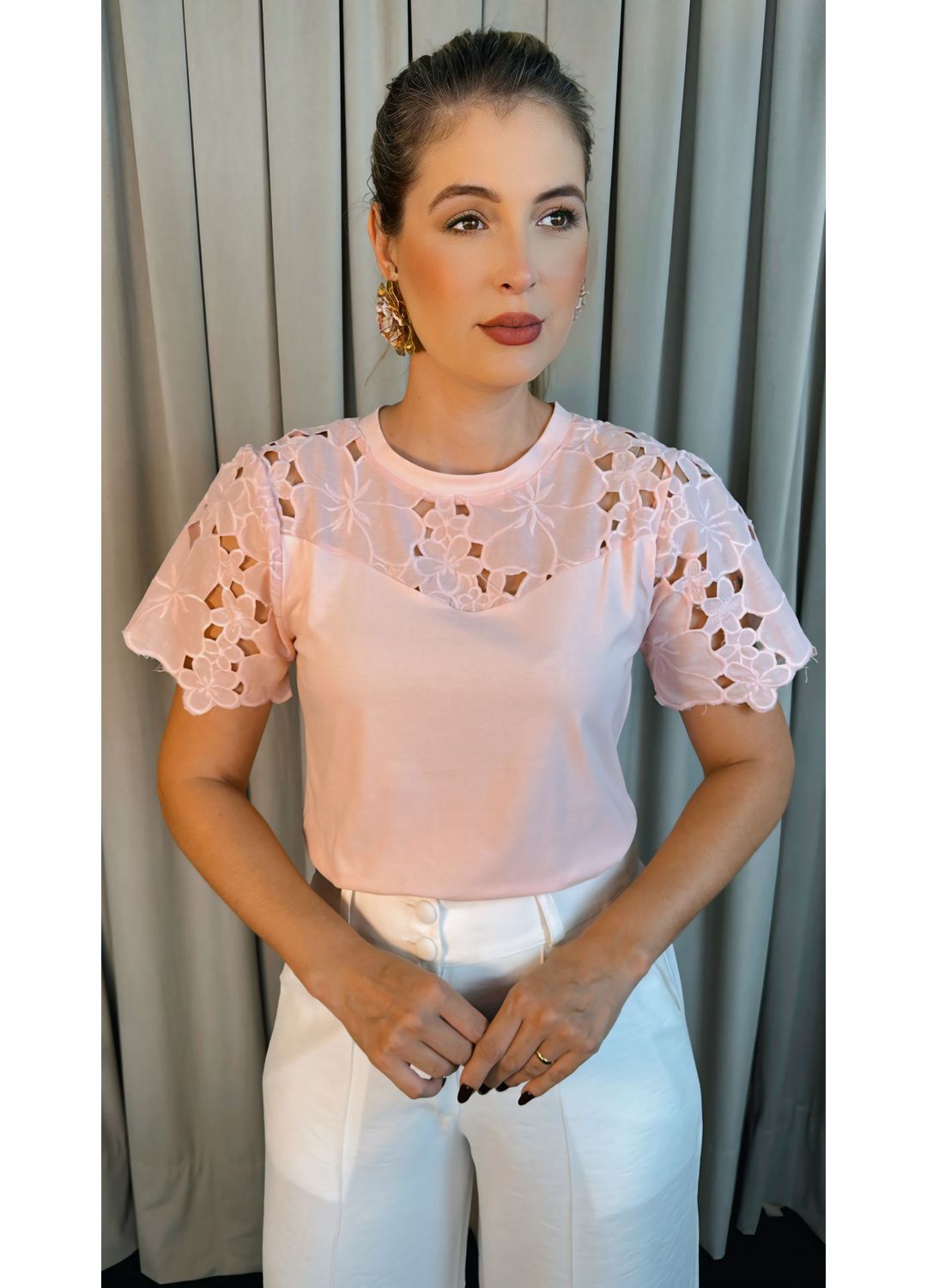 T-Shirt Feminina Bordada Flores Ele... - D'Menina