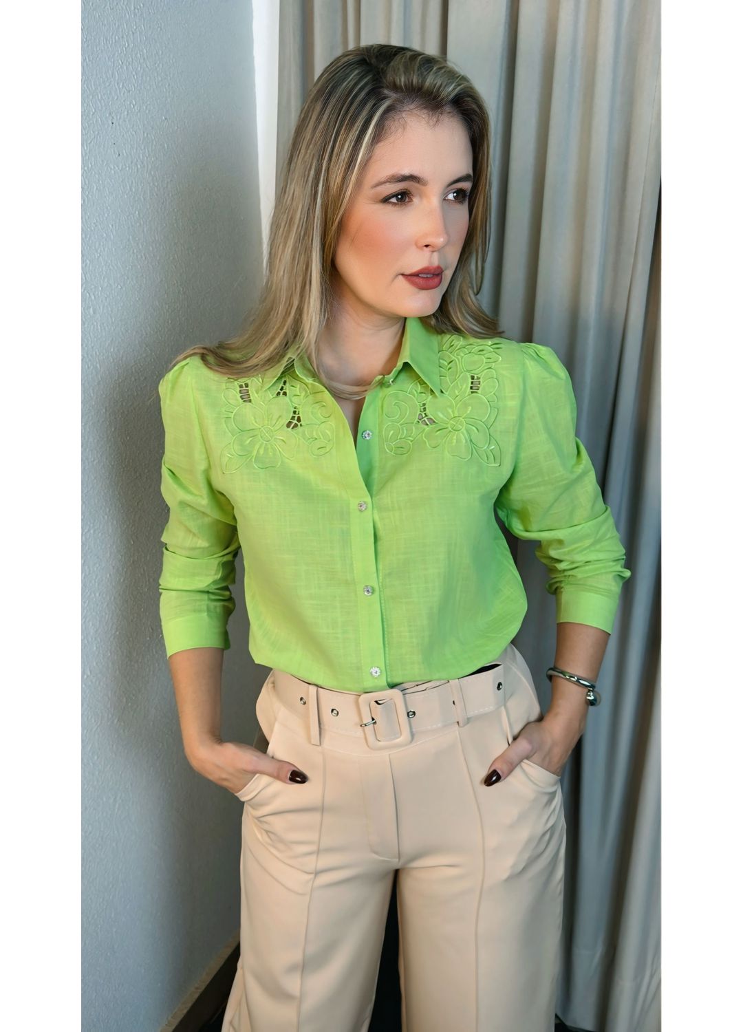 Camisa Feminina Bordada Manga Longa... - D'Menina