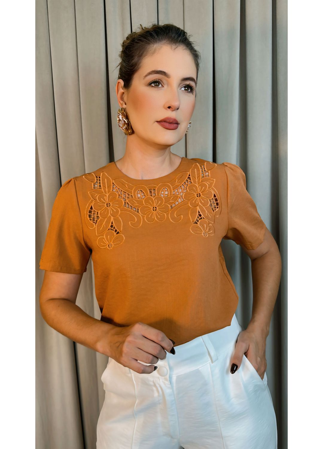 Blusa Feminina Bordada Elegância e ... - D'Menina