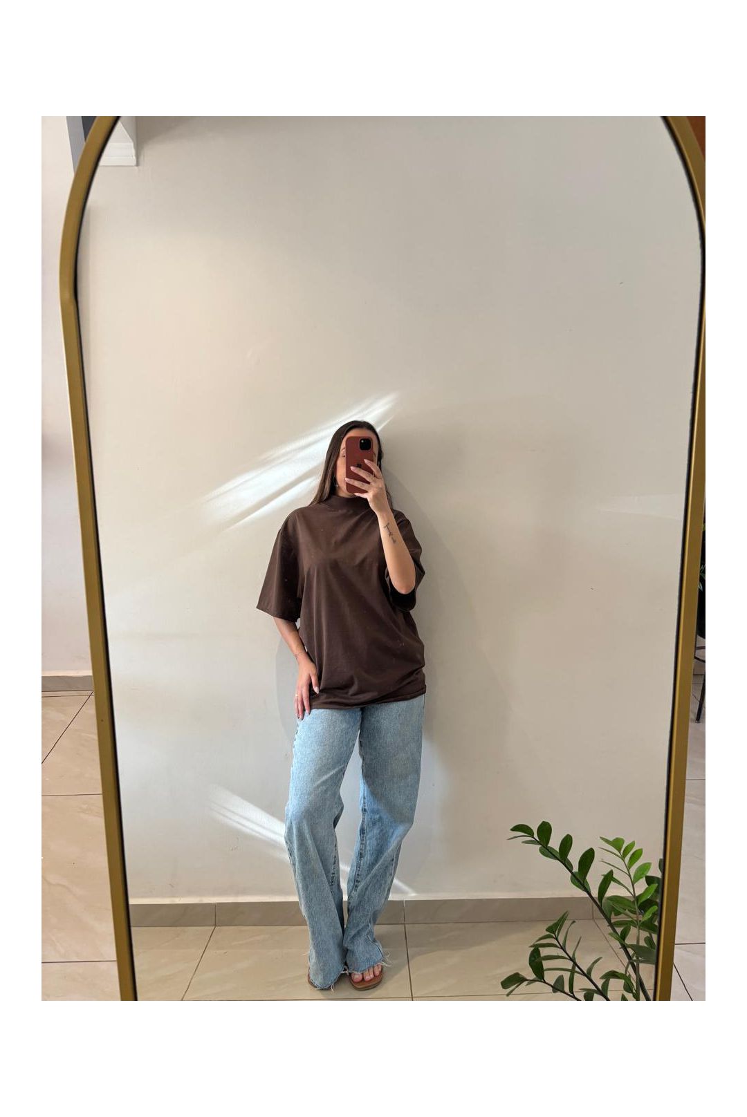 T-SHIRT OVERSIZED ROMA MARROM - Milla