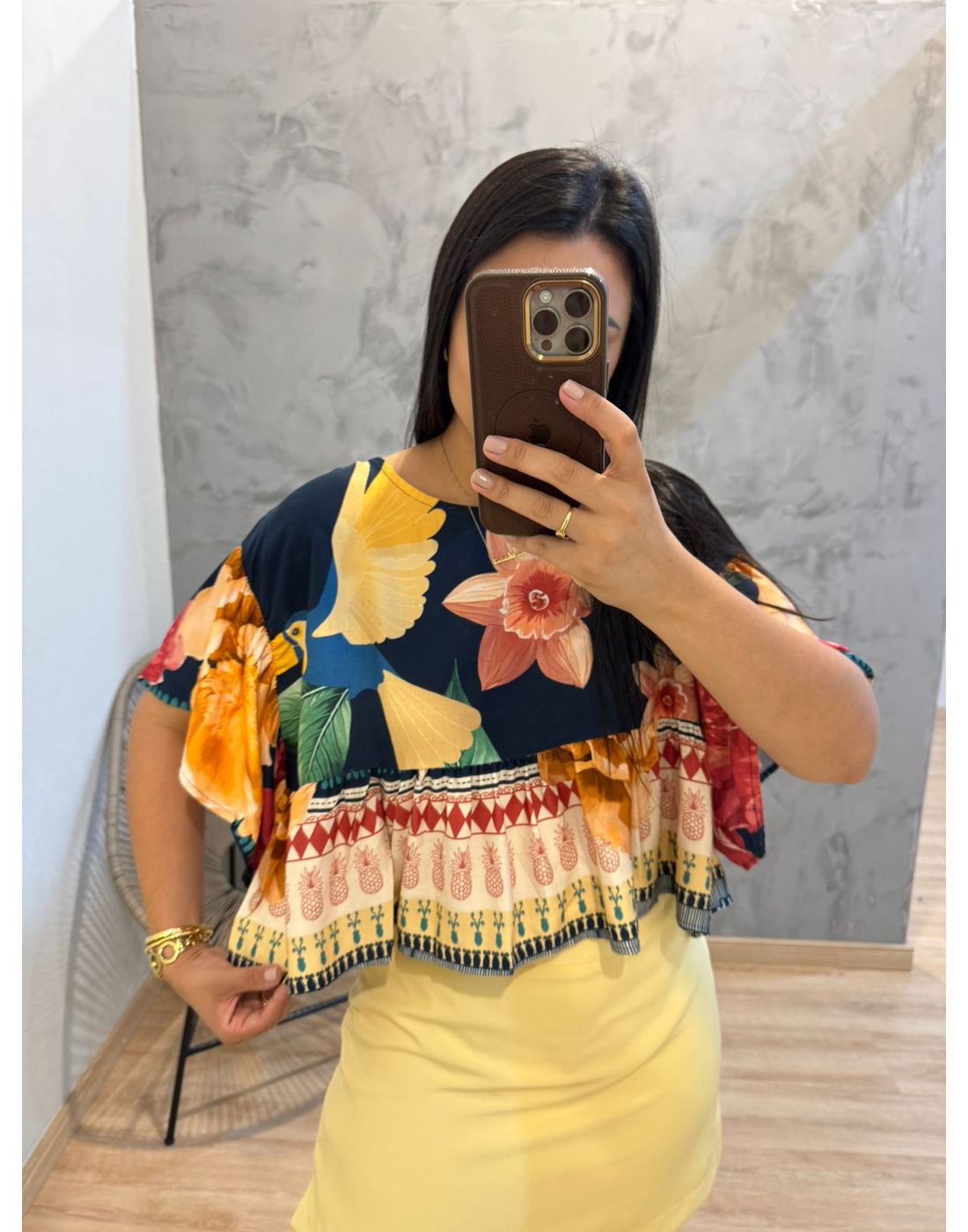 BATA CARLA ESTAMPADA VISCOSE COM BABADO NA MANGA 