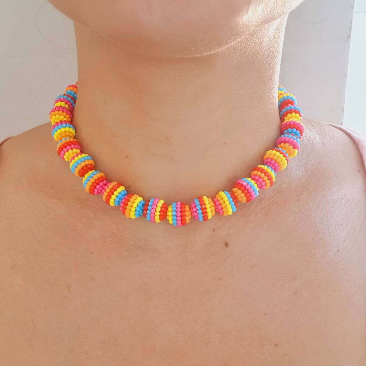 Colar Virgínia Flor Esferas Coloridas - Chérie Bijoux