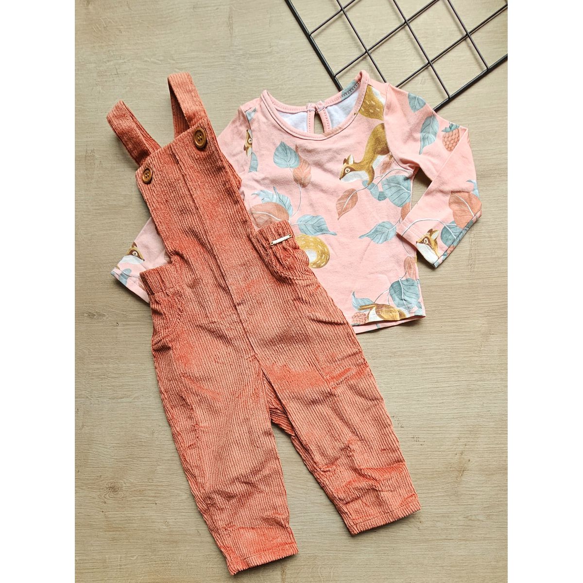 JARDINEIRA INFANTIL FEMININA COM BLUSA ESTAMPADA C... - Fátima Modas