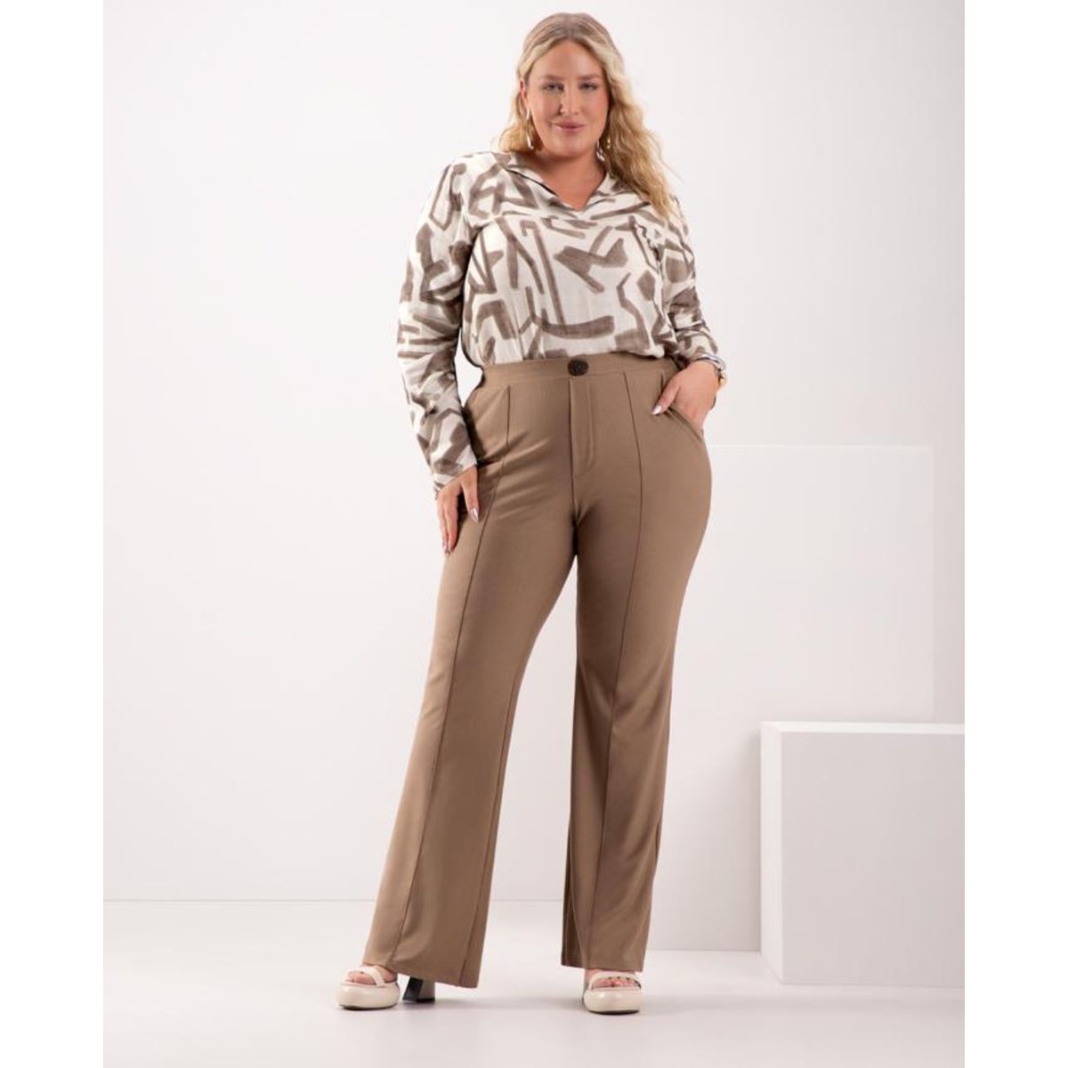 Lunender Mais Mulher - Calça Flare com Bolsos em M... - Fátima Modas
