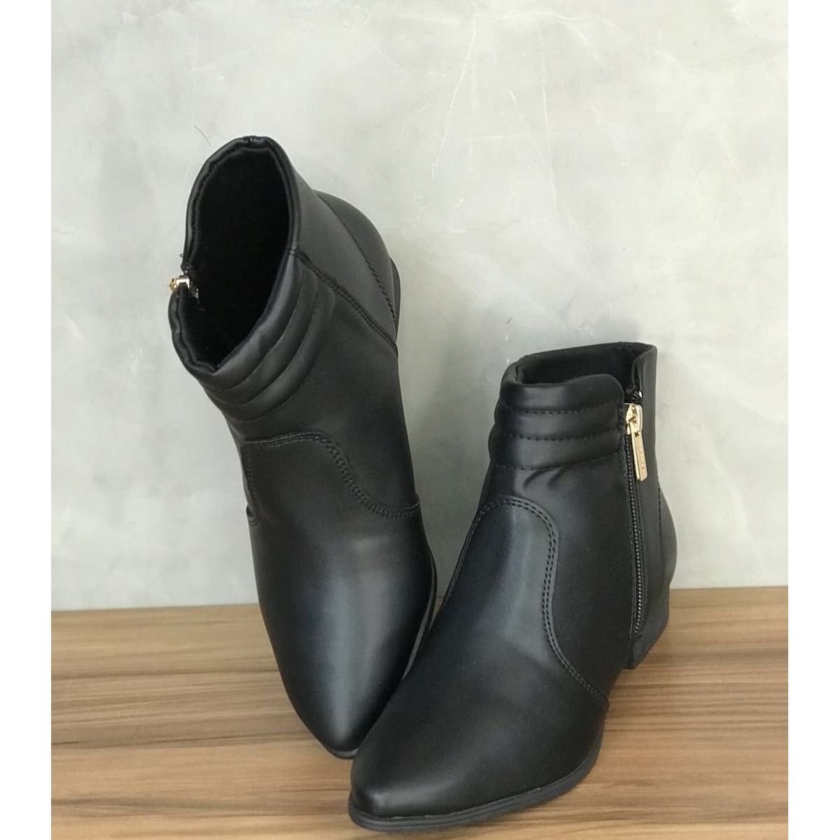 Bota Via Uno Cano Baixo 217049 Preta - Fátima Modas