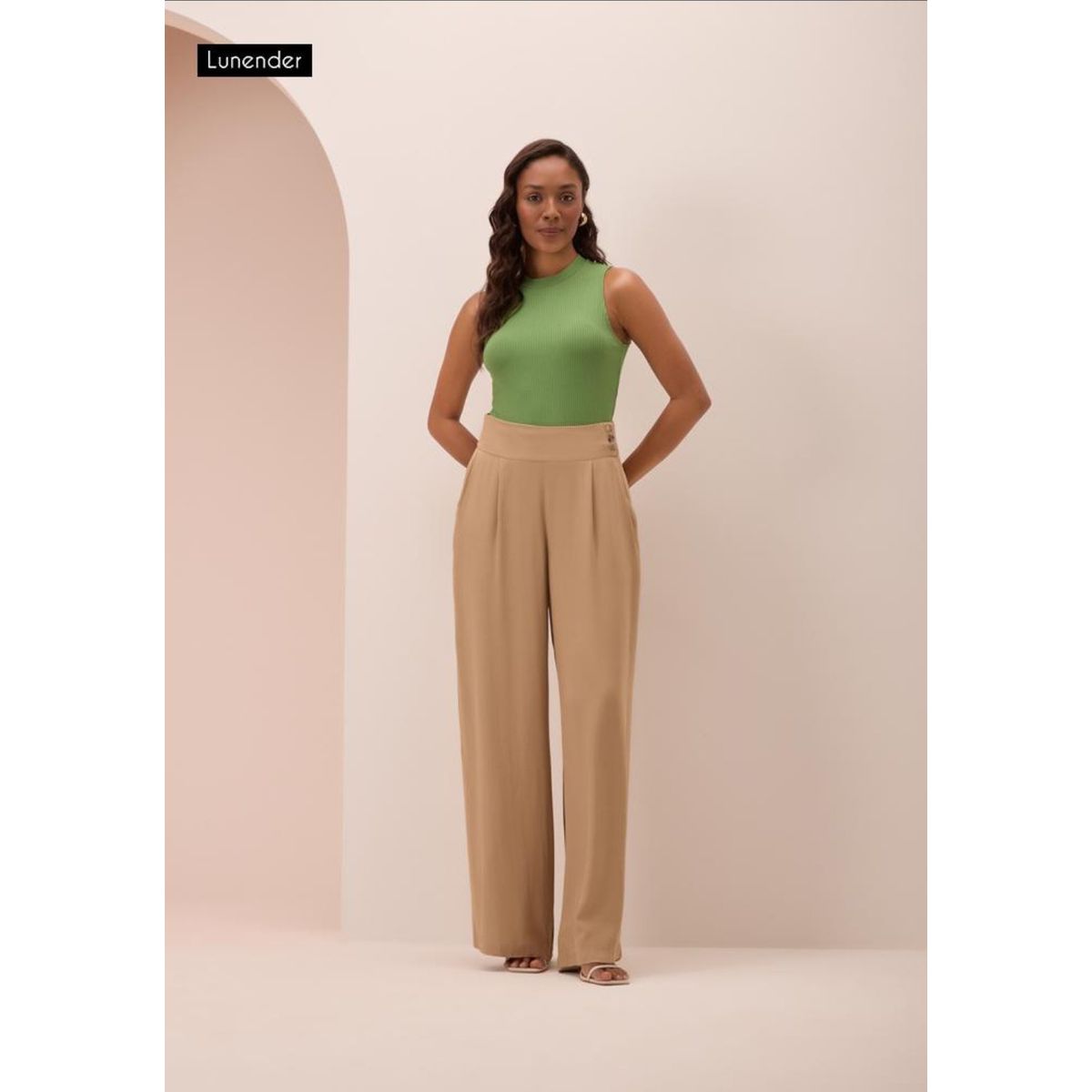 Blusa Cropped Básica Com Gola Alta Em Malha Canela... - Fátima Modas