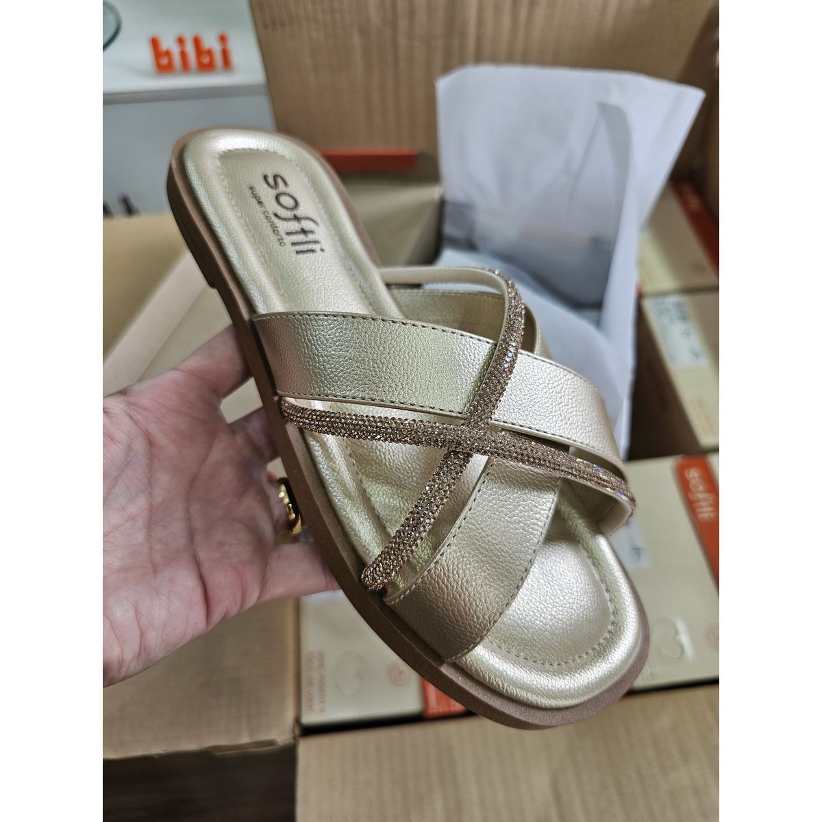 Sandália Dourada Softli - Fátima Modas