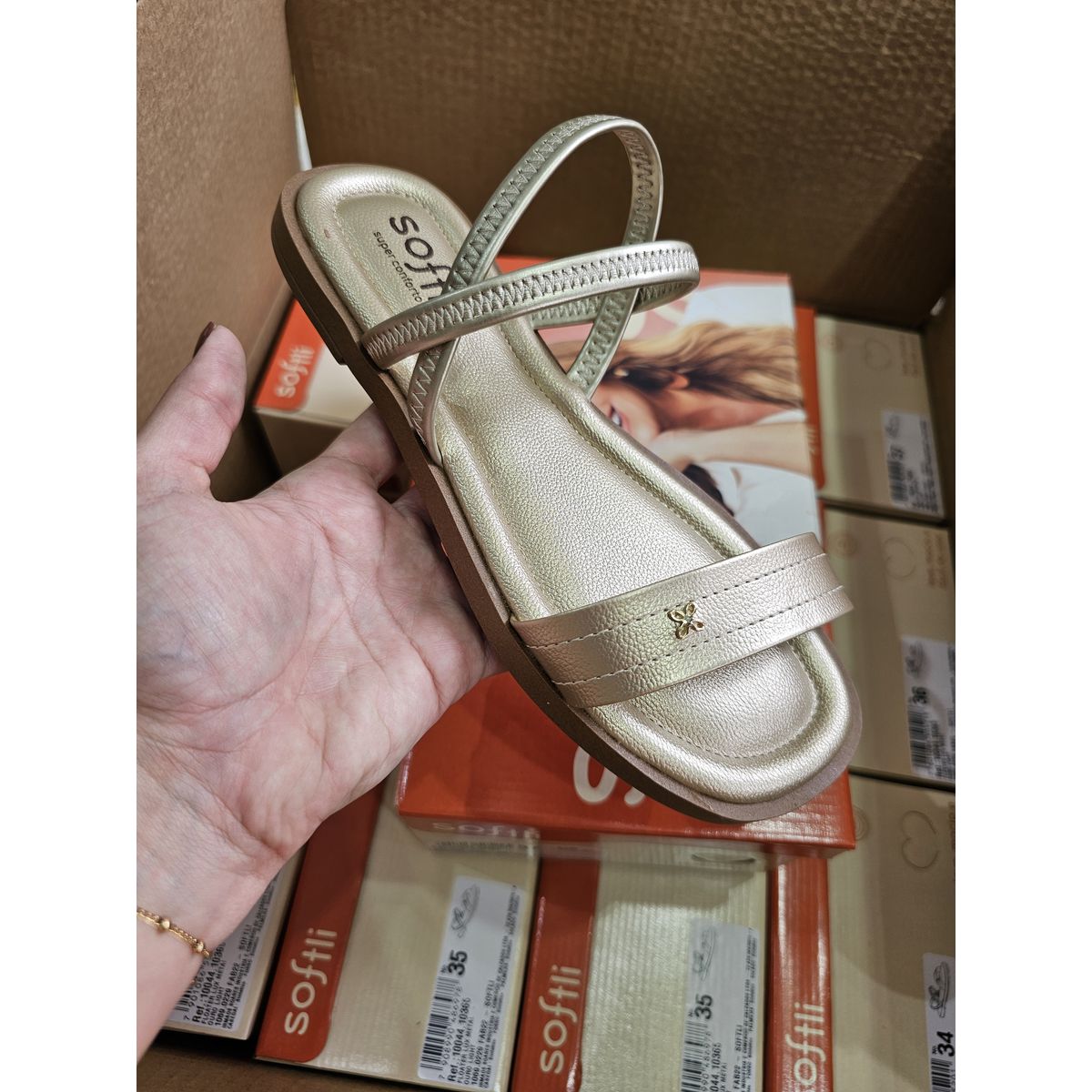 Sandália Softli Dourada - Fátima Modas