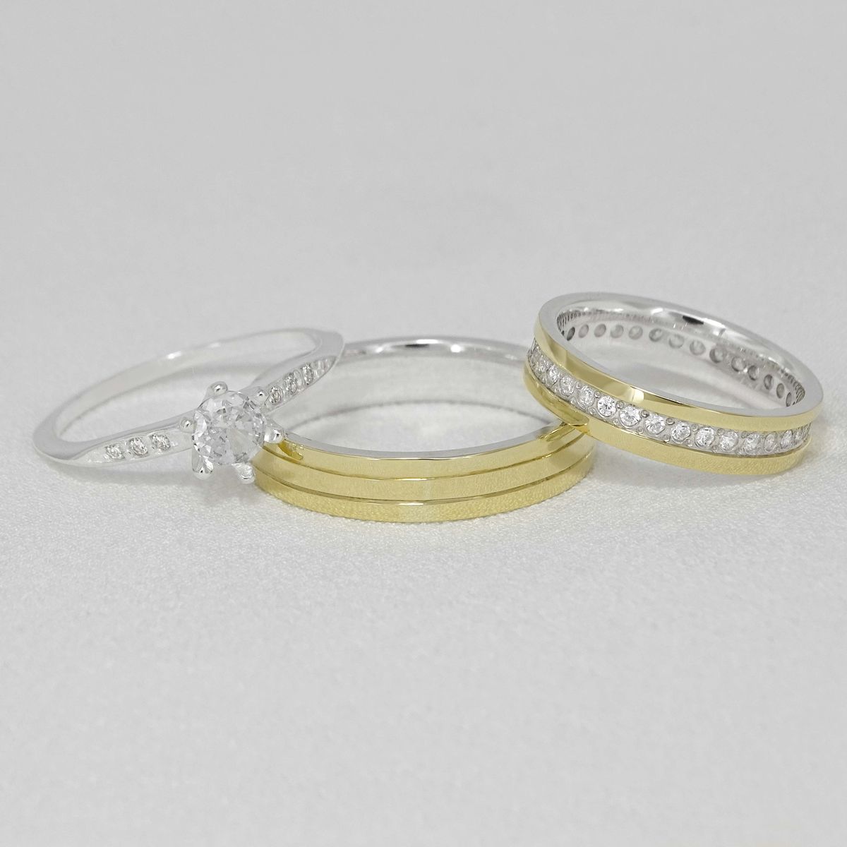 Par de Alianças para Casamento em Ouro com base em... - PIPPER JOIAS