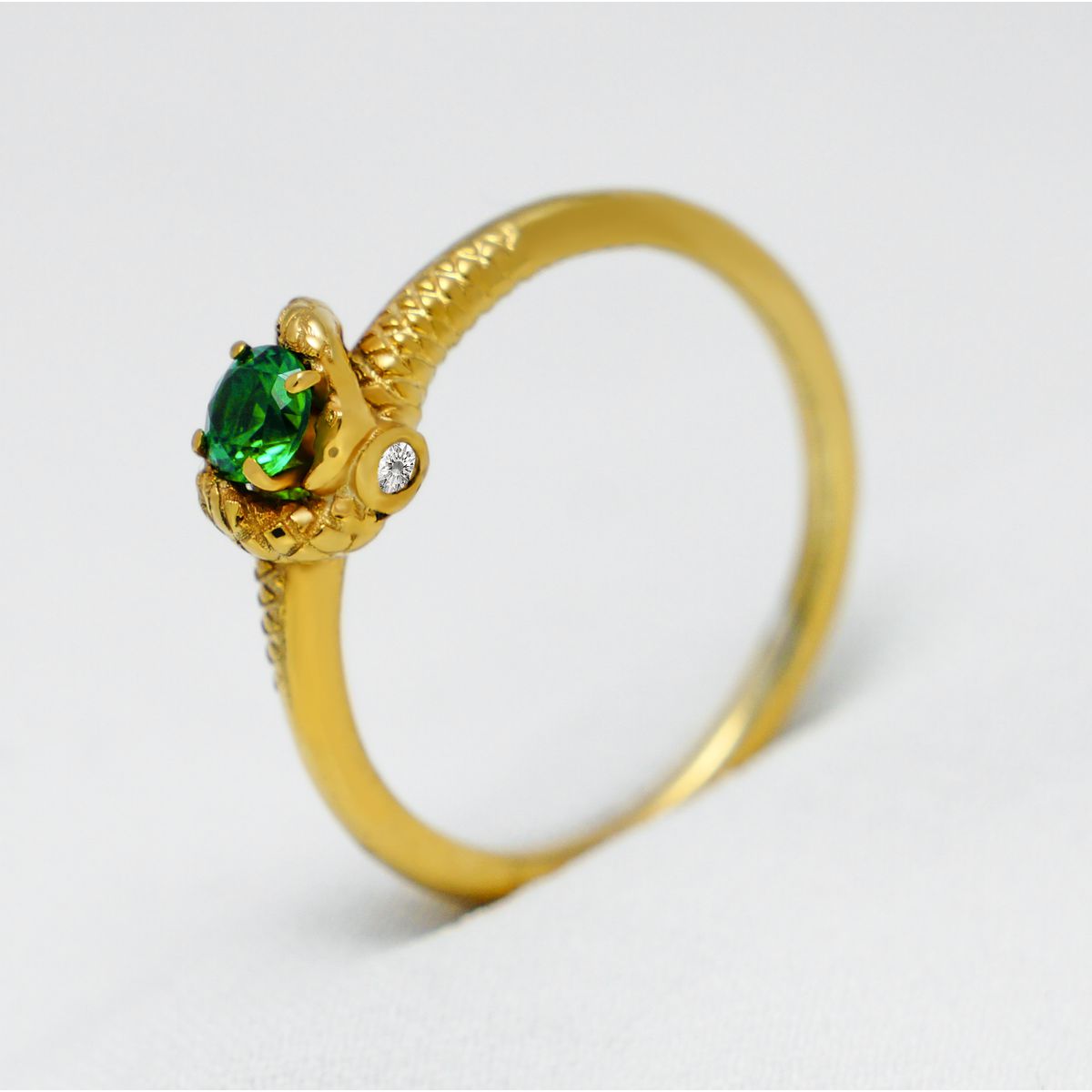 Anel em Ouro 18k com Pedra verde Snake - Peça Únic... - PIPPER JOIAS