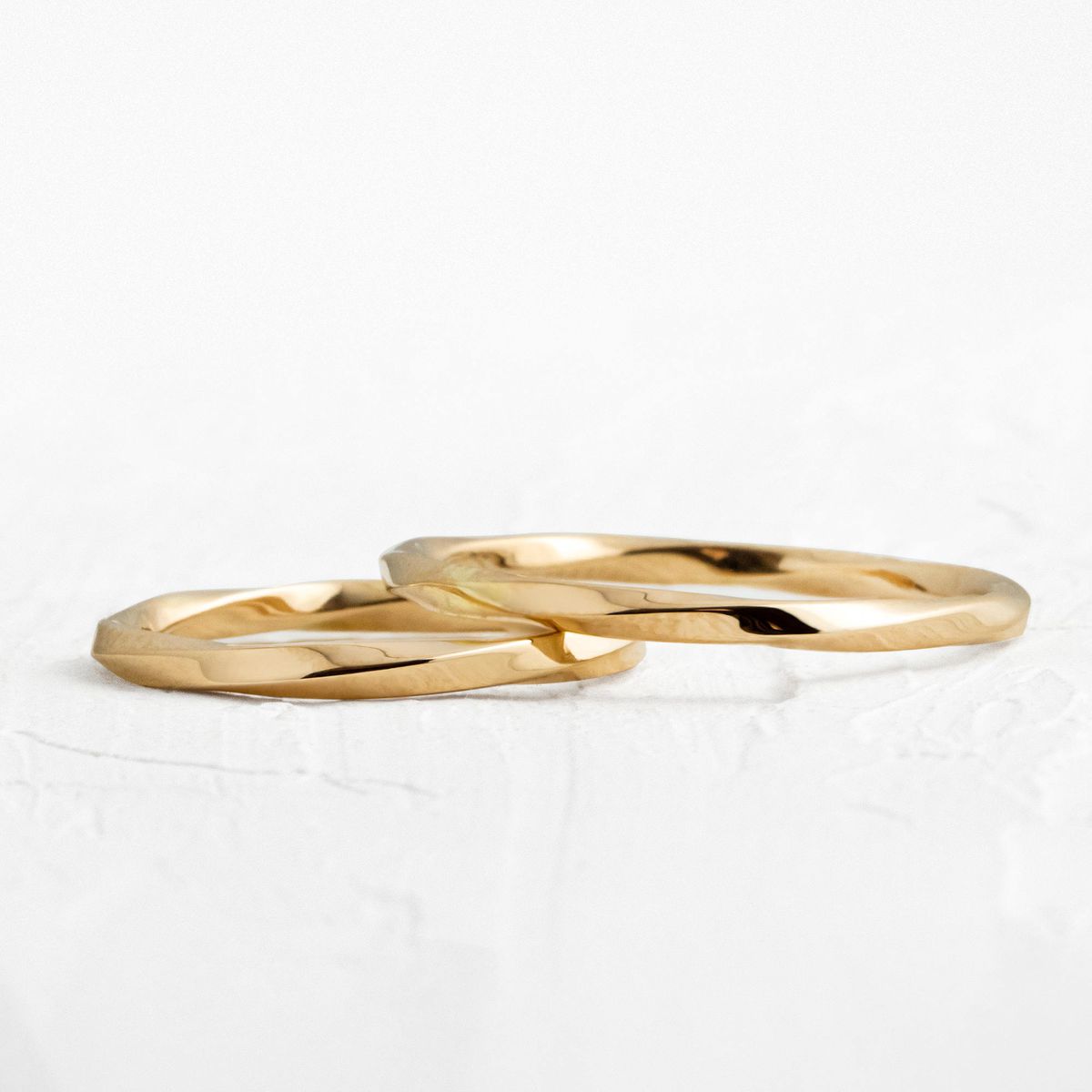 Aliança de Casamento em Ouro 1.5mm Torcido Vórtice - Par - Rosê & Co.