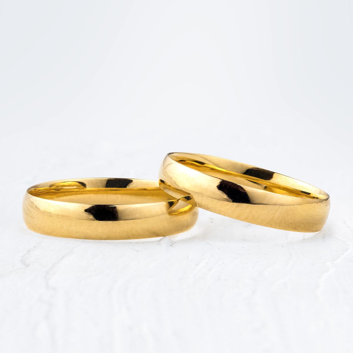 Aliança de Casamento em Ouro 4mm Abaulada Classic - Par - Rosê & Co.
