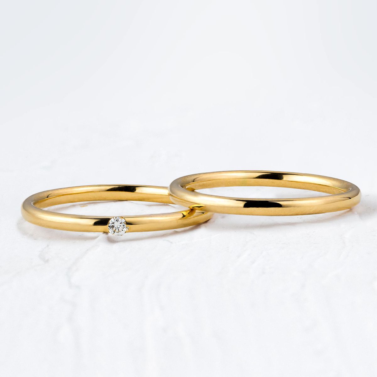 Aliança de Casamento em Ouro 1,5mm Cravação Trabalhada Ariel - Par - Rosê & Co.
