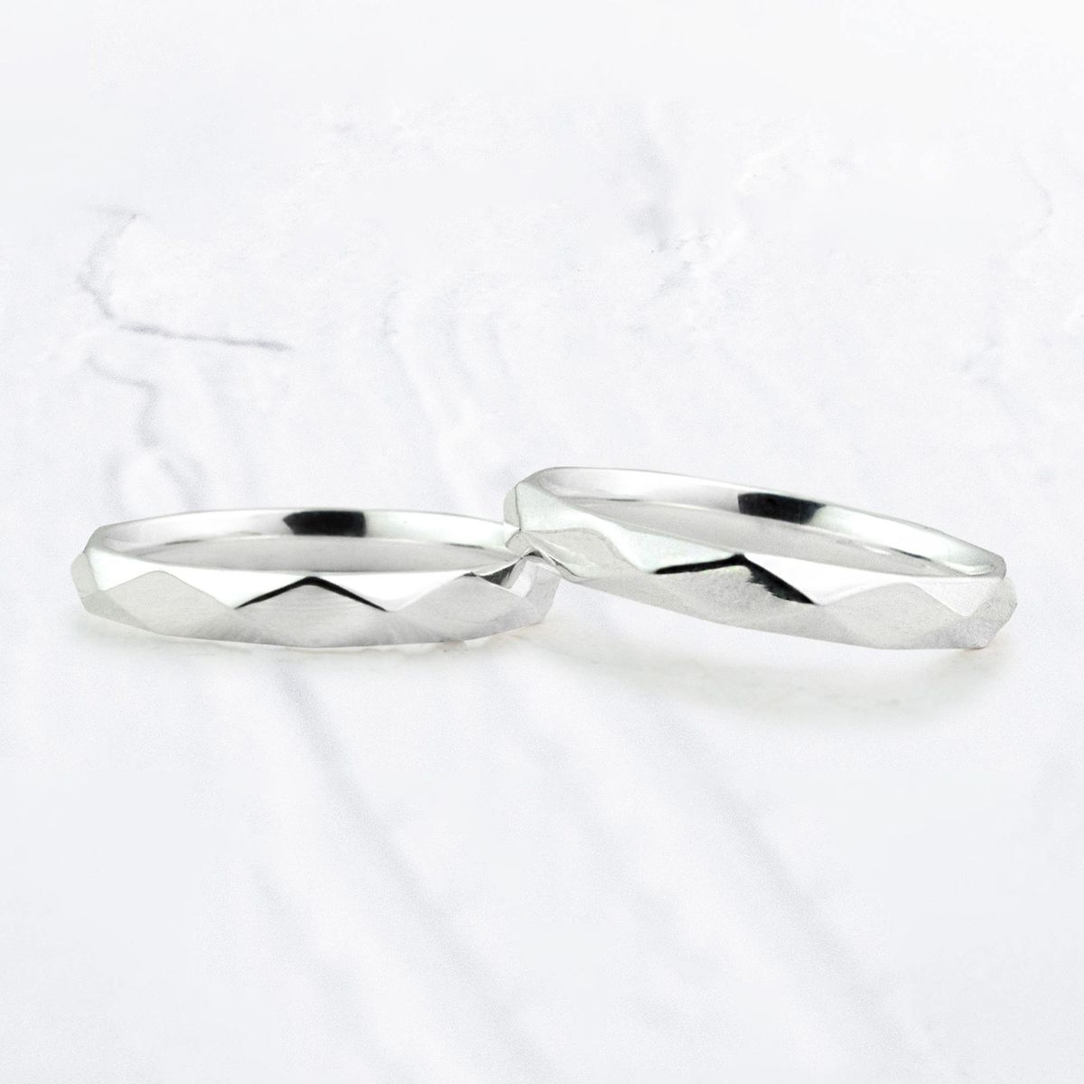 Aliança de Namoro Prata esterlina 925 3mm Facetas Trabalhadas Prisma - Par - Rosê & Co.