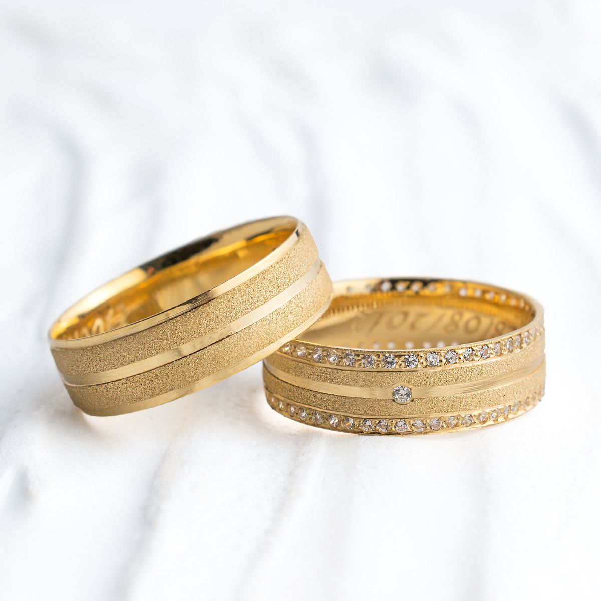 Aliança de Casamento em Ouro 6mm Diamantado Pedras Alteza - Par - Rosê & Co.