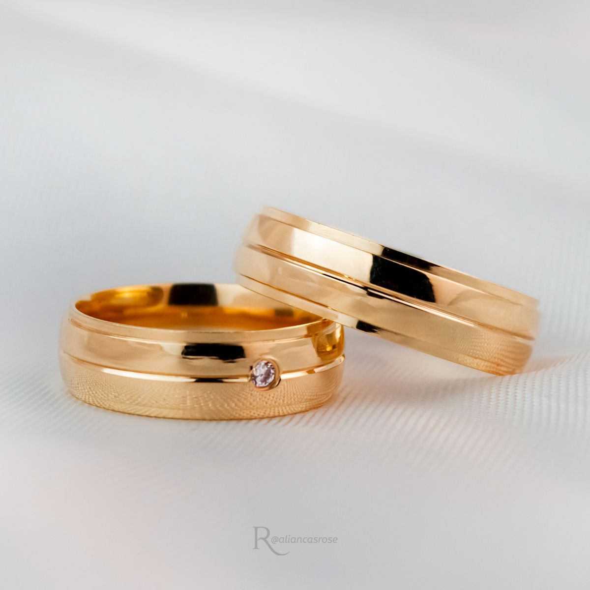 Aliança de Casamento em Ouro 6mm Abaulada Cecília - Par - Rosê & Co.