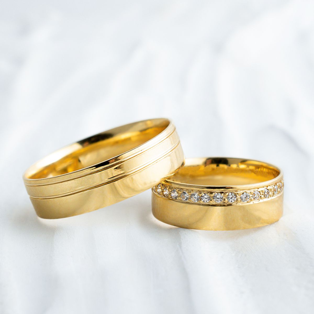 Aliança de Casamento em Ouro 6mm Frisos Pedras Charlote - Par - Rosê & Co.