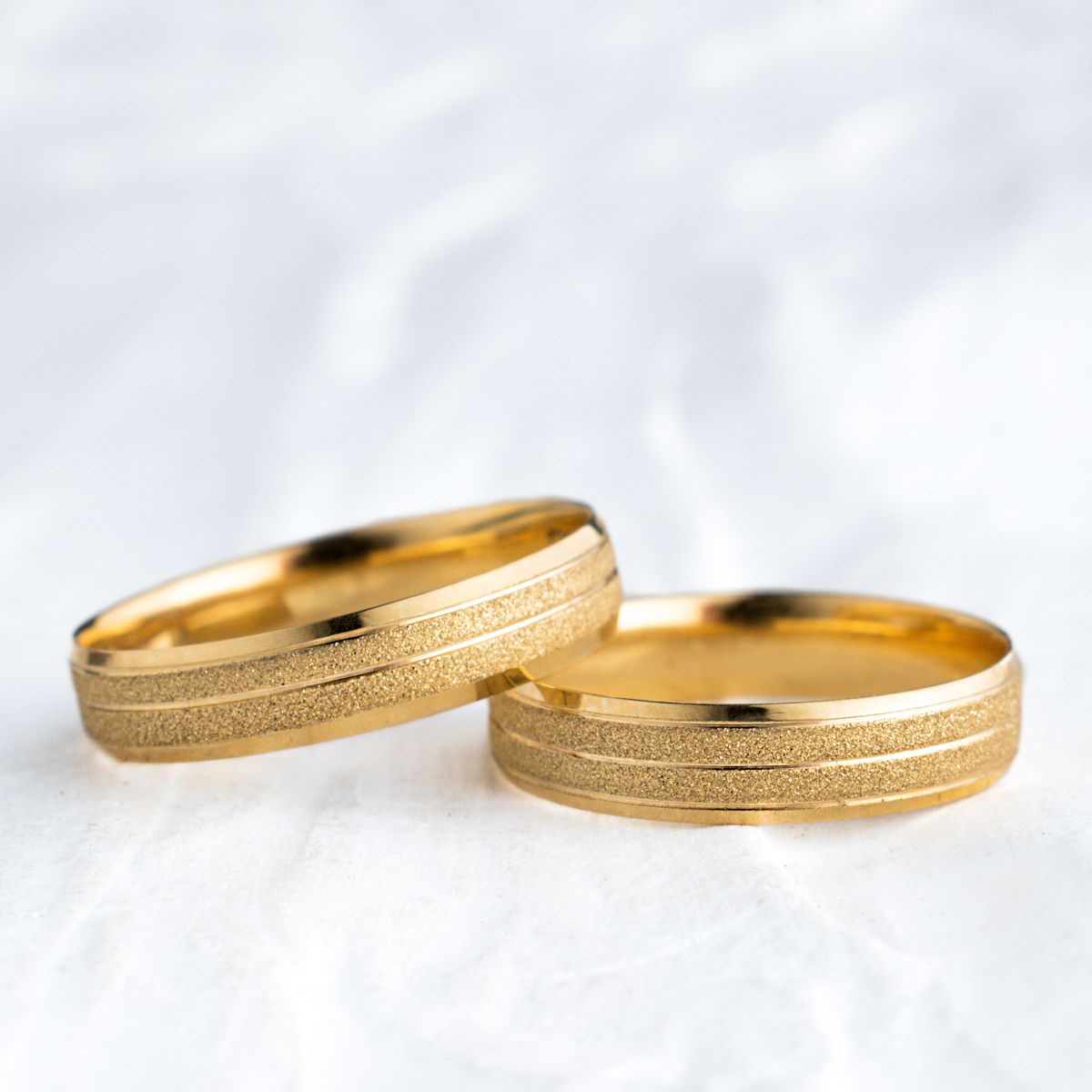 Aliança de Casamento em Ouro 4mm Diamantado Galês - Par - Rosê & Co.