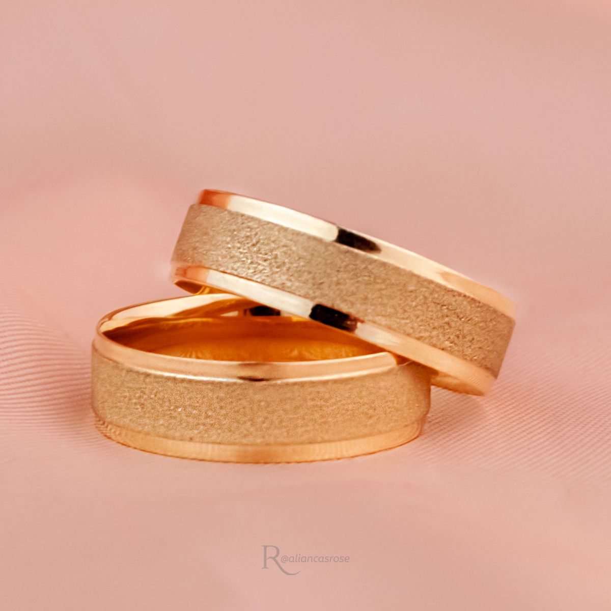 Aliança de Casamento em Ouro 6mm Diamantado Itália - Par - Rosê & Co.