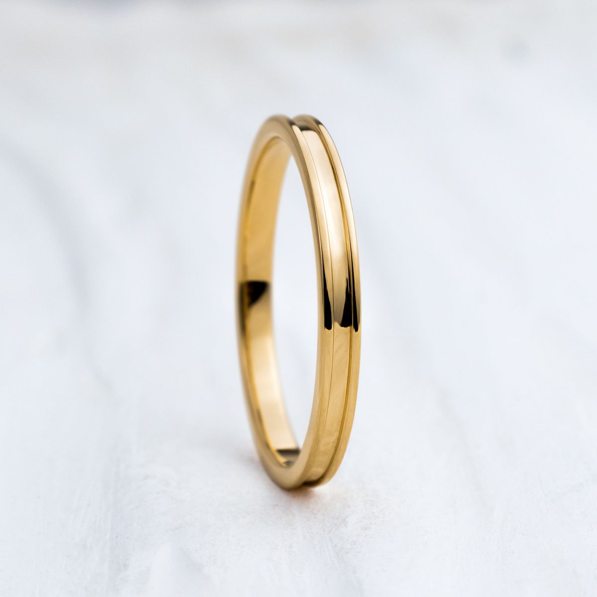 Aliança de Casamento Moderna em Ouro 2mm com Canaleta July - Unidade - Rosê & Co.