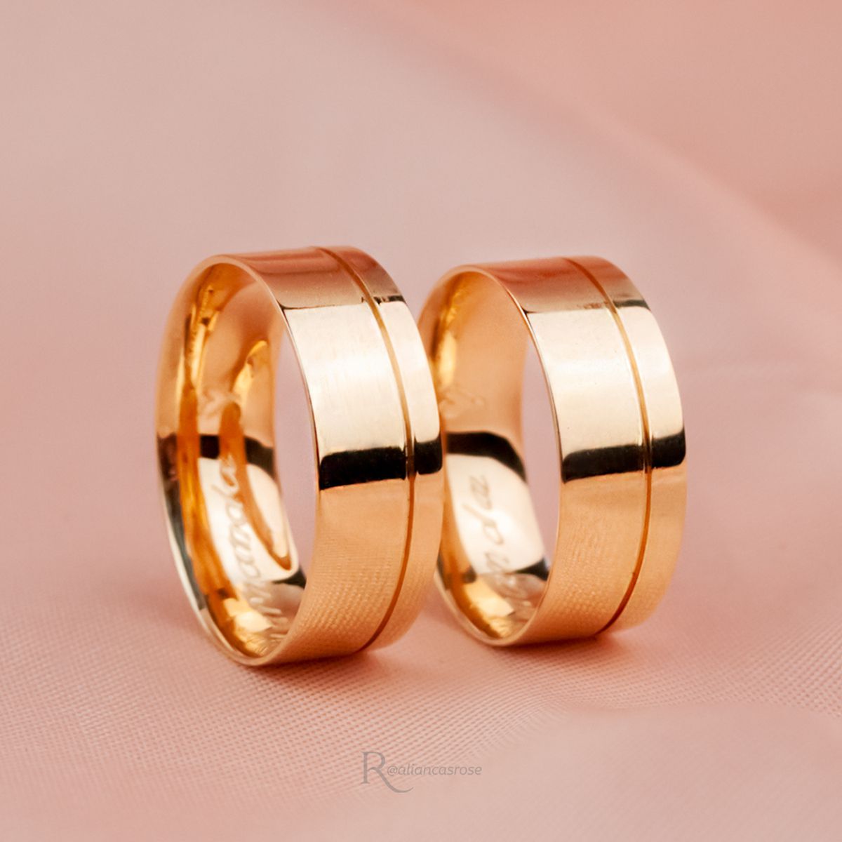 Aliança de Casamento em Ouro 7mm Reta Friso Londres - Par - Rosê & Co.