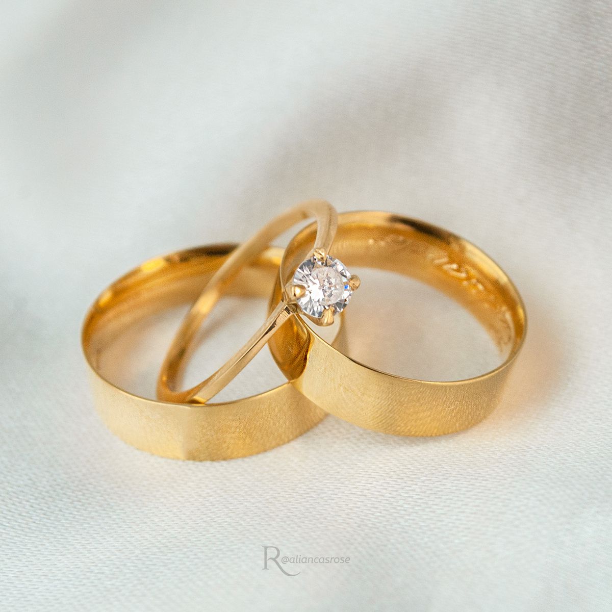 Aliança de Casamento em Ouro 5mm Bahamas e Anel Solitário Mon Amour - Combo - Rosê & Co.