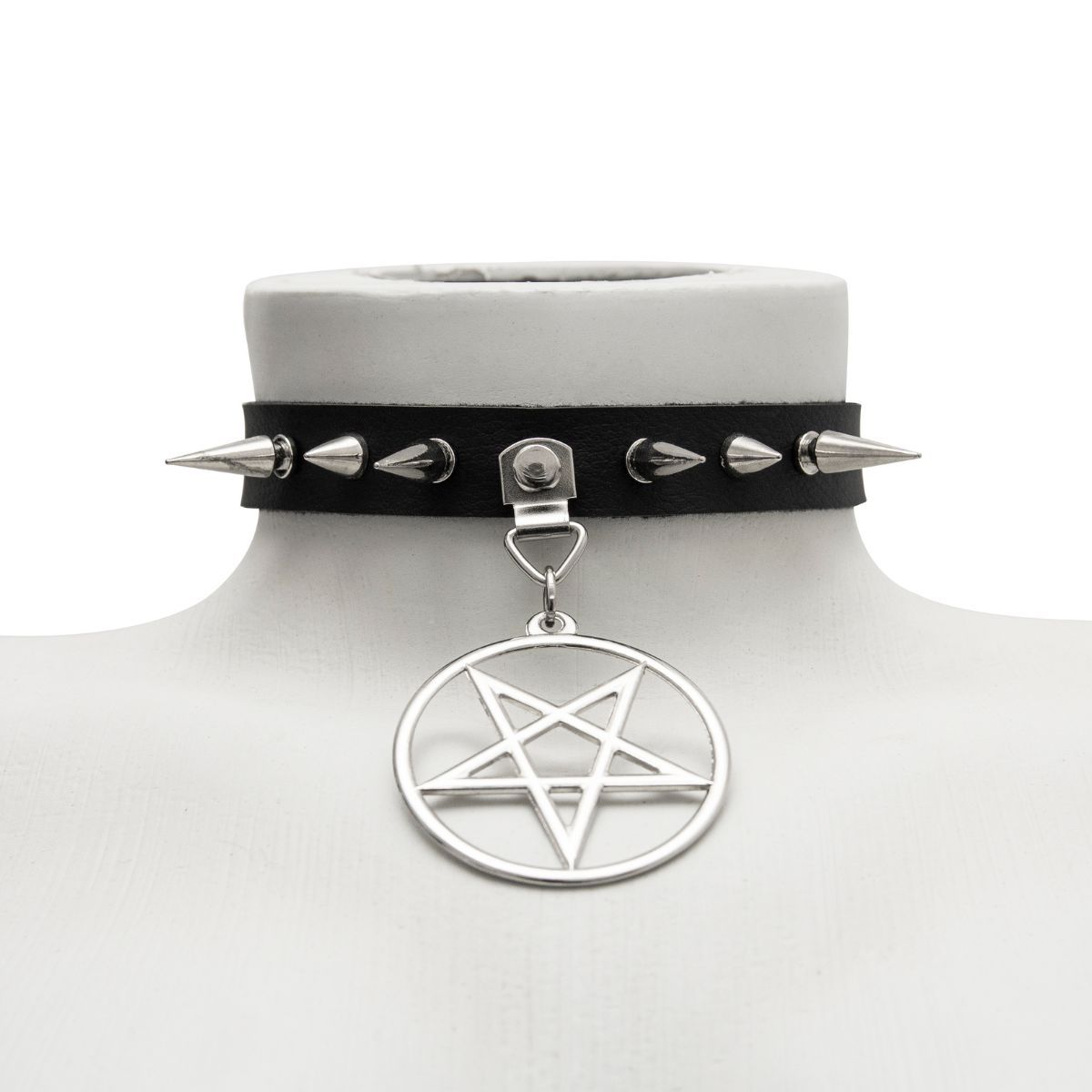 Choker Gargantilha com Pingente de Pentagrama e Spike 