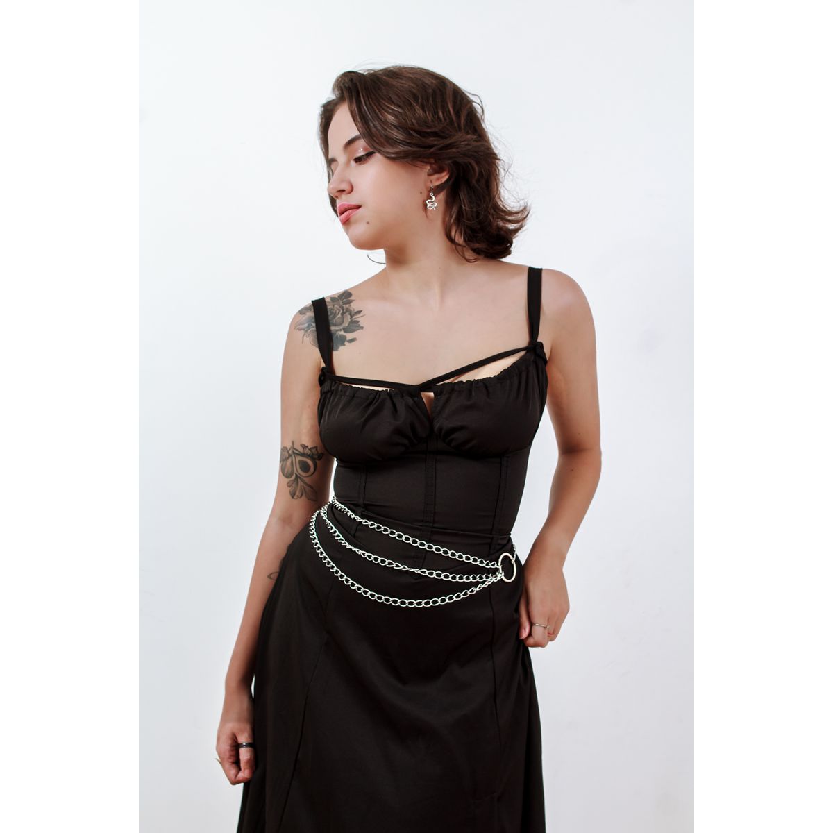 Acessório Cinto Body Chain com Três Correntes e Argolas Prateadas