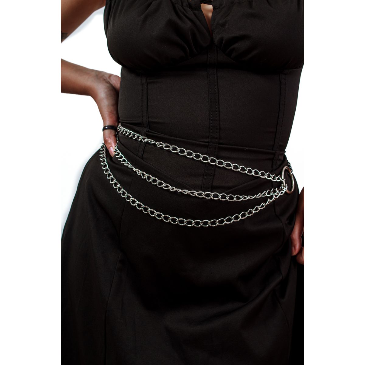Acessório Cinto Body Chain com Três Correntes e Argolas Prateadas