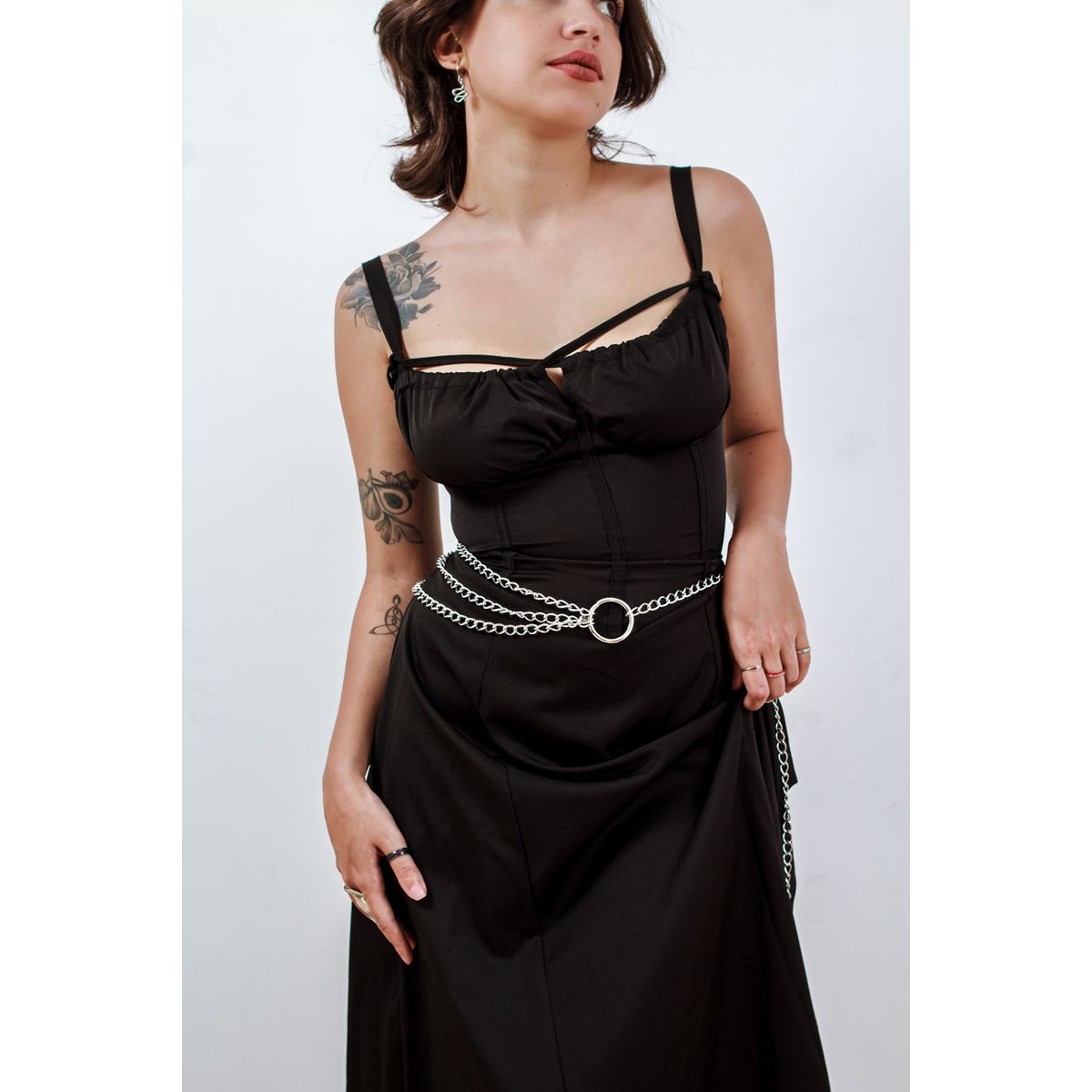 Acessório Cinto Body Chain com Três Correntes e Argolas Prateadas