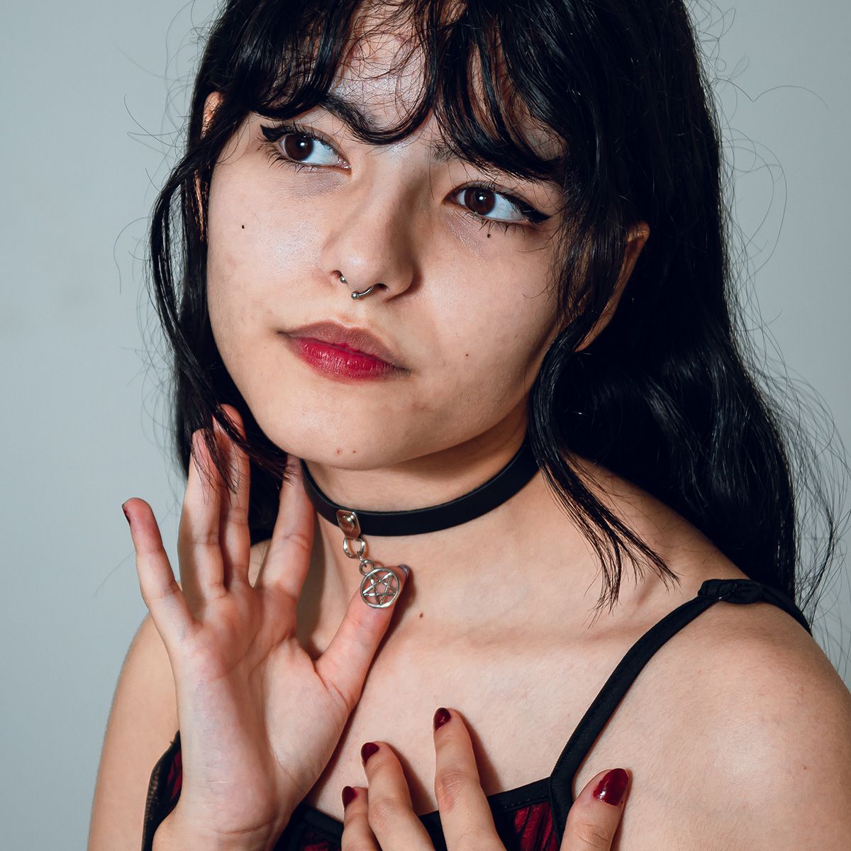 Choker Gargantilha com um Pequeno Pentagrama Prateado