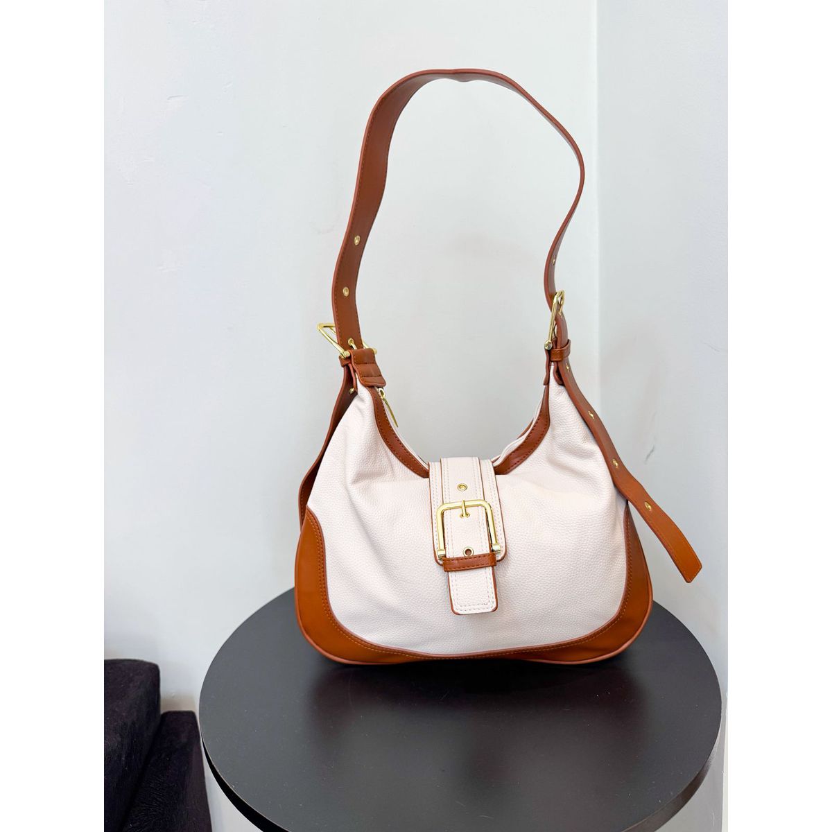 Bolsa Verônica off com marrom - 29471 - Toque da Bella