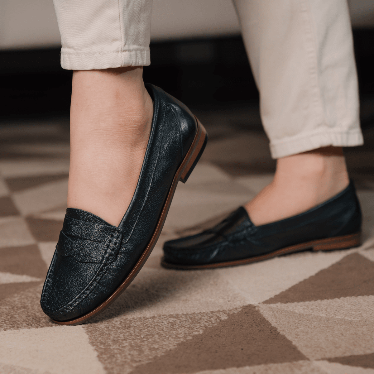 Mocassim Feminino Clássico em Couro Cor Preta - 11... - Ateliê Mario Mello