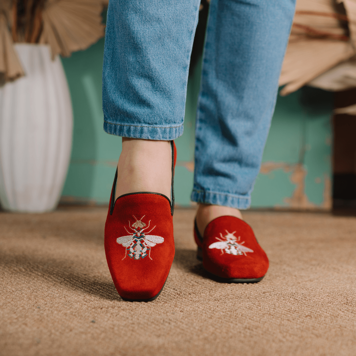 Sapatilha Feminina em Couro Camurça com bordado de... - Ateliê Mario Mello