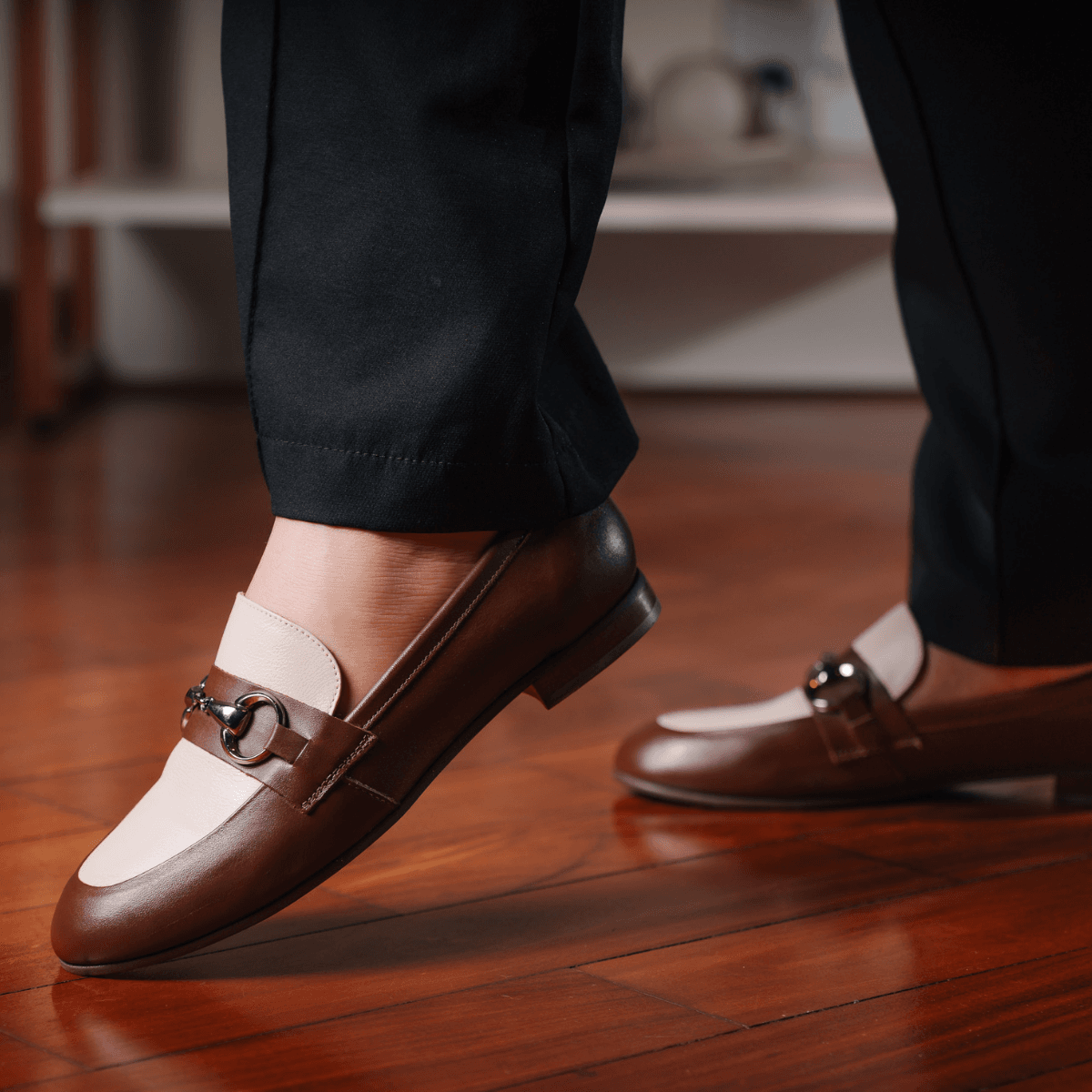 Loafer Feminino em Couro com fivela cor Café - 150... - Ateliê Mario Mello