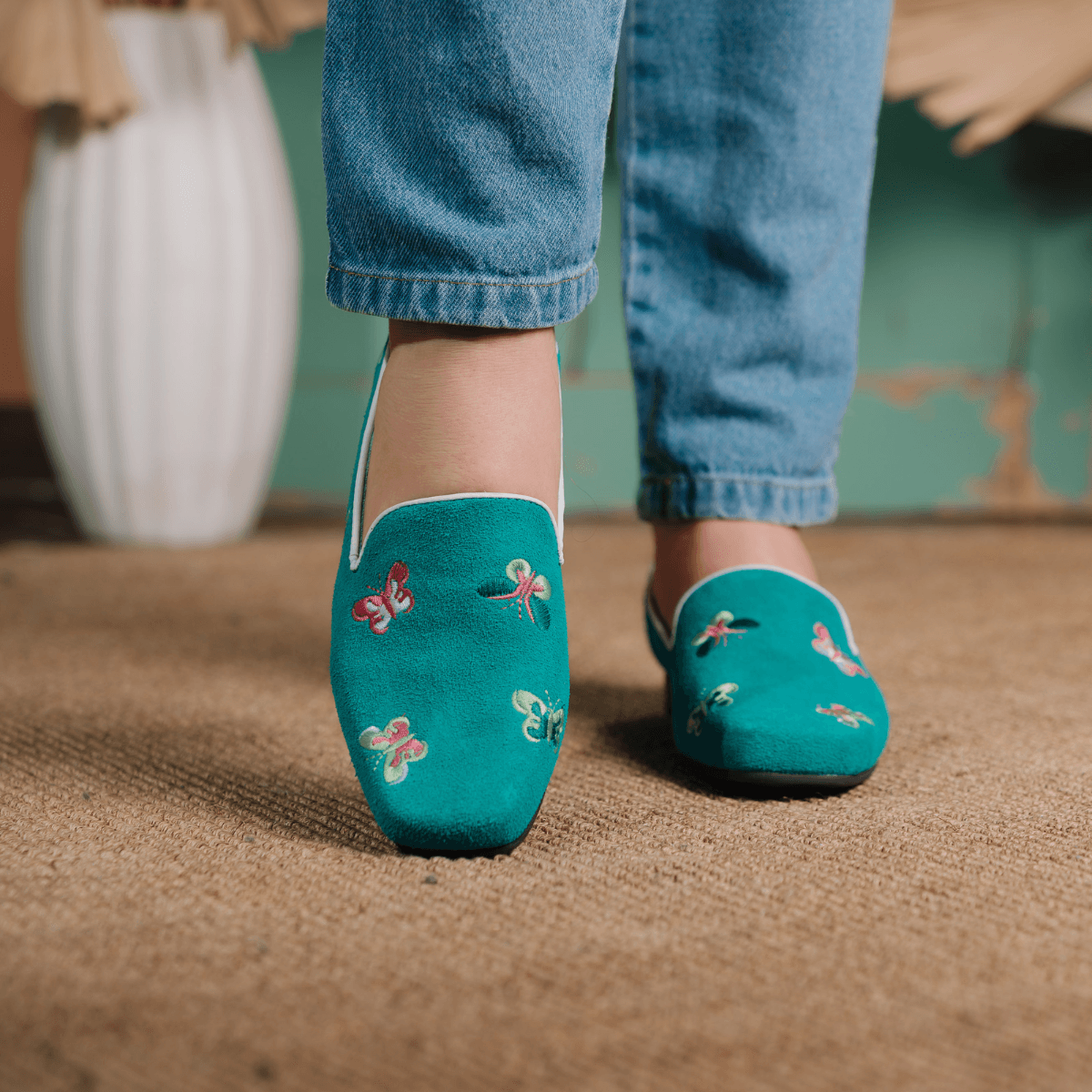 Sapatilha Feminina em Couro Camurça com bordado de... - Ateliê Mario Mello