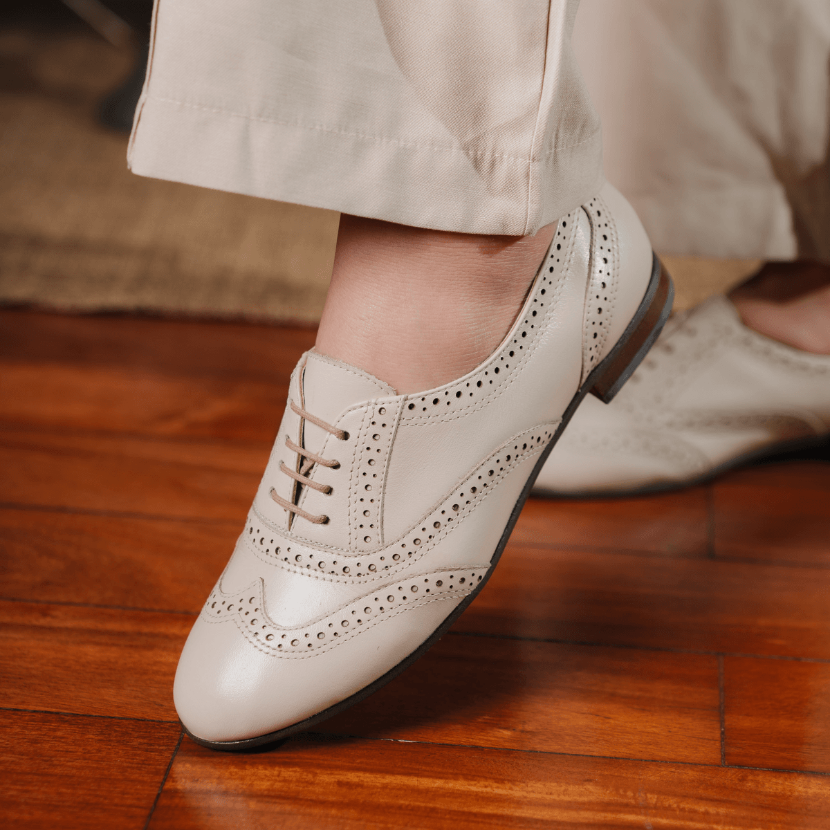 Oxford Feminino Clássico em Couro Off White - 1400... - Ateliê Mario Mello