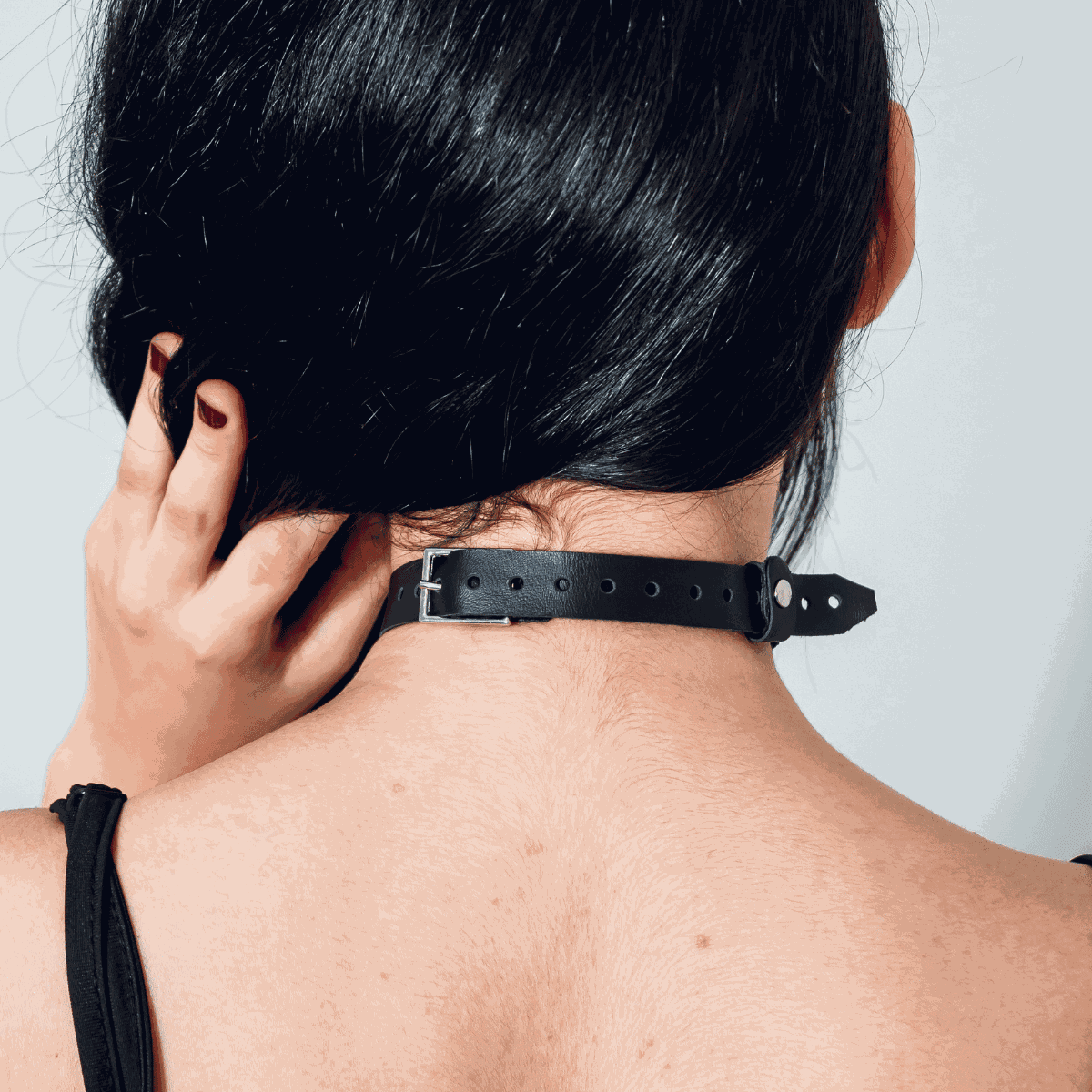 Choker Gargantilha com Spike Pingente de Cruz/Espada Prateado