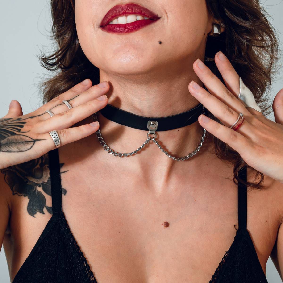 Choker Gargantilha com Correntes Prateadas