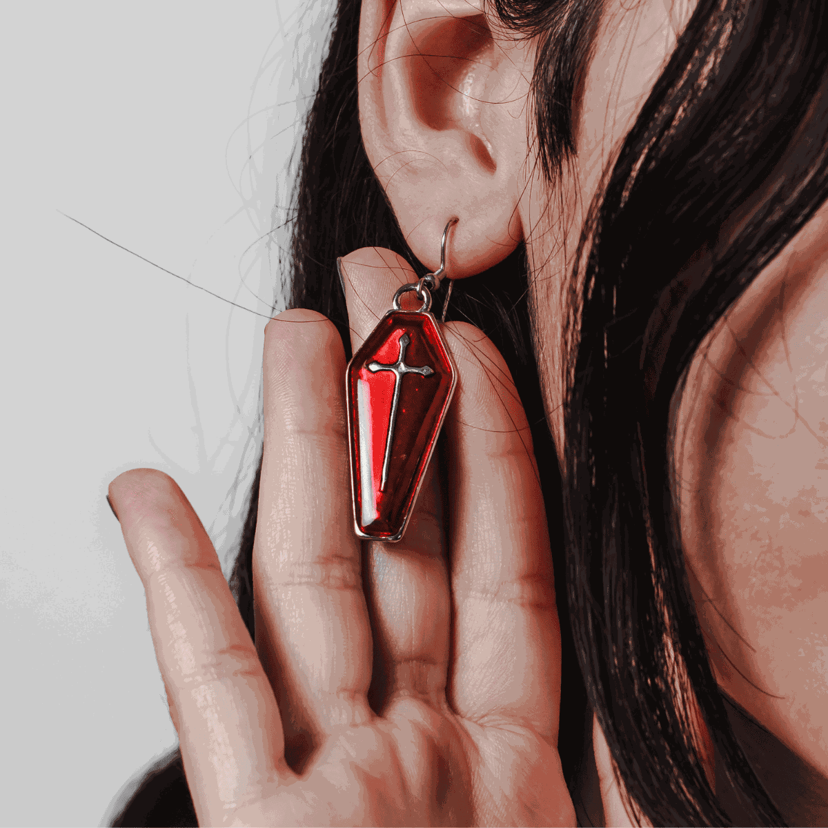 Brinco de Caixão Gótico Vermelho