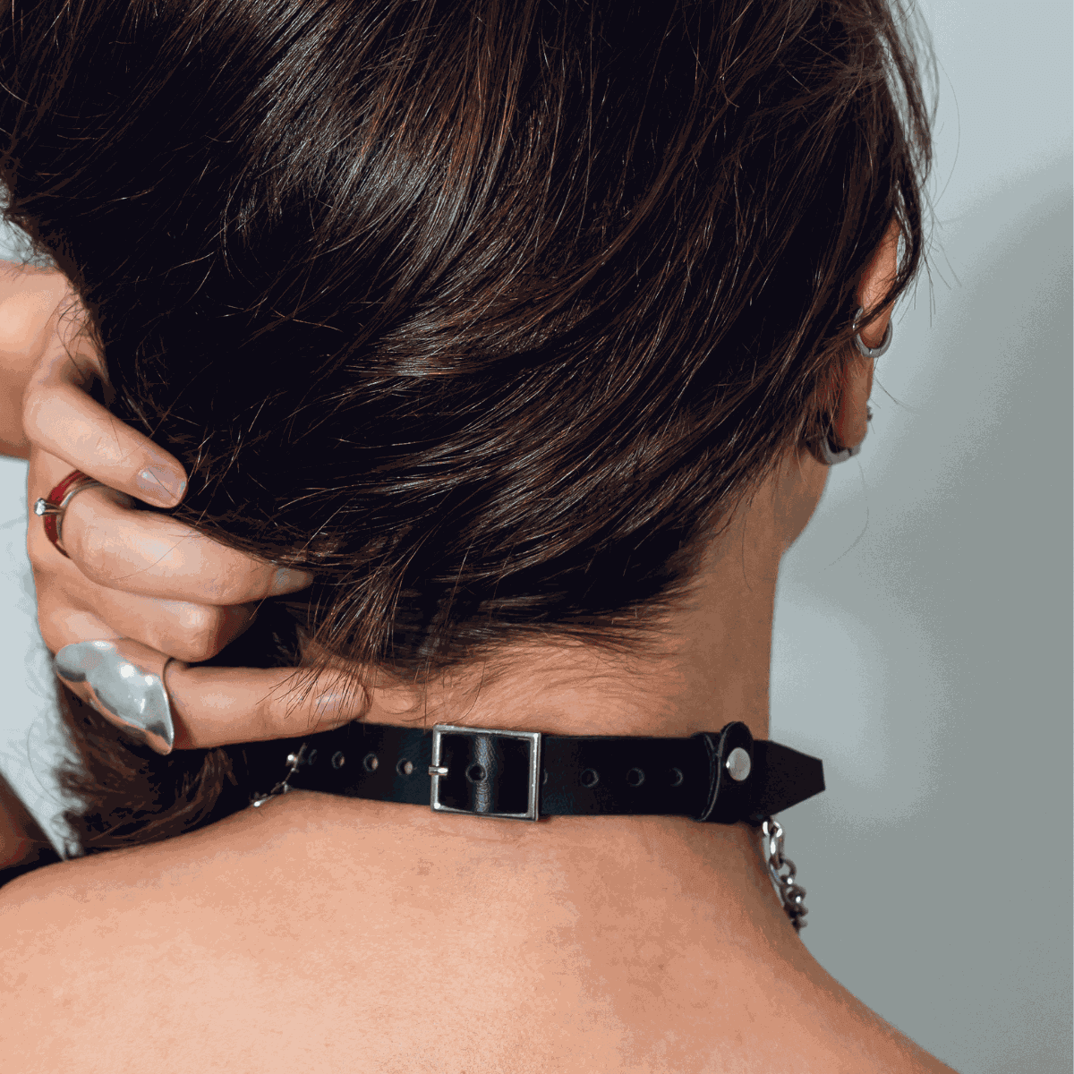 Choker Gargantilha com Correntes Prateadas
