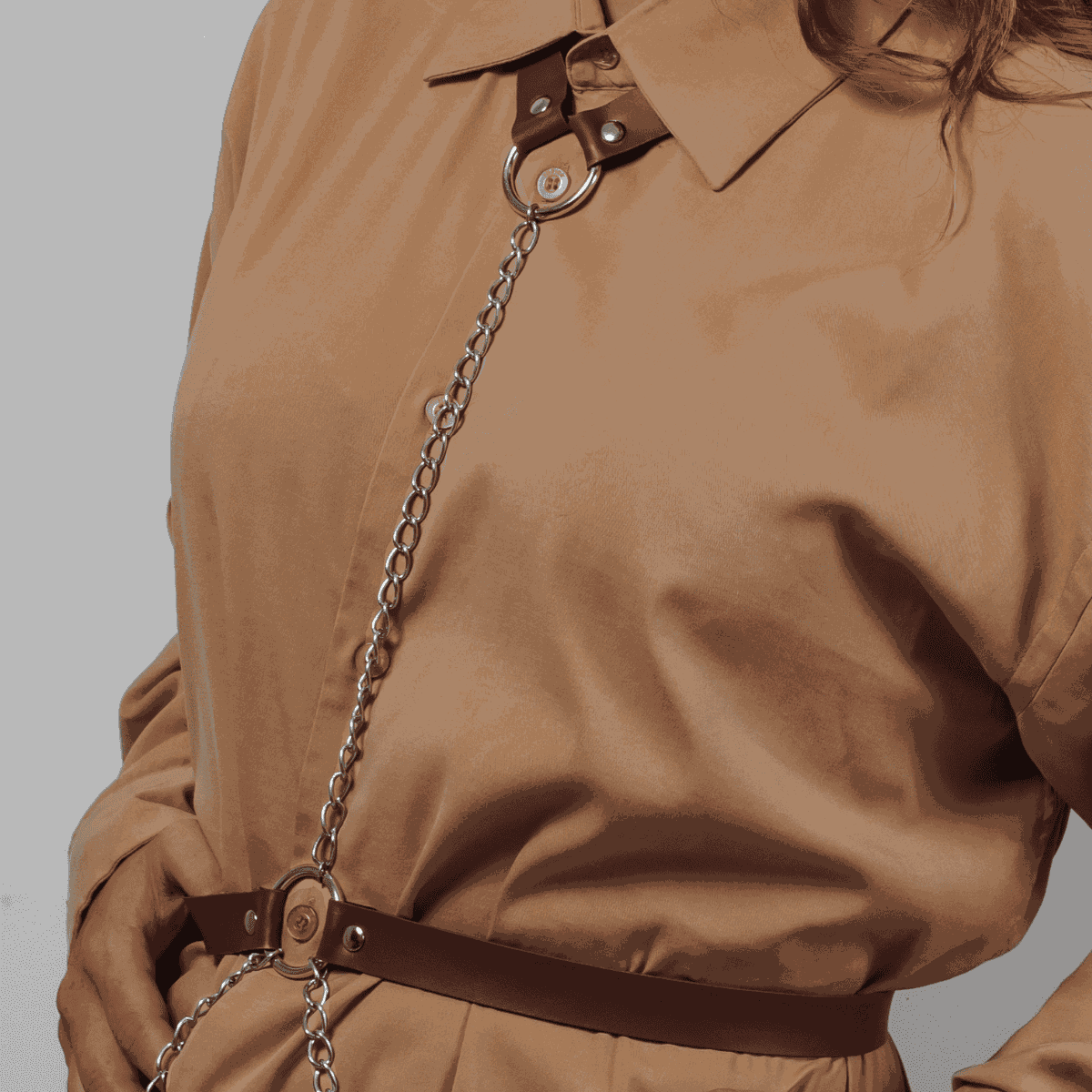 Harness de Corpo In Chains Marrom com Correntes Franjinhas na Cintura