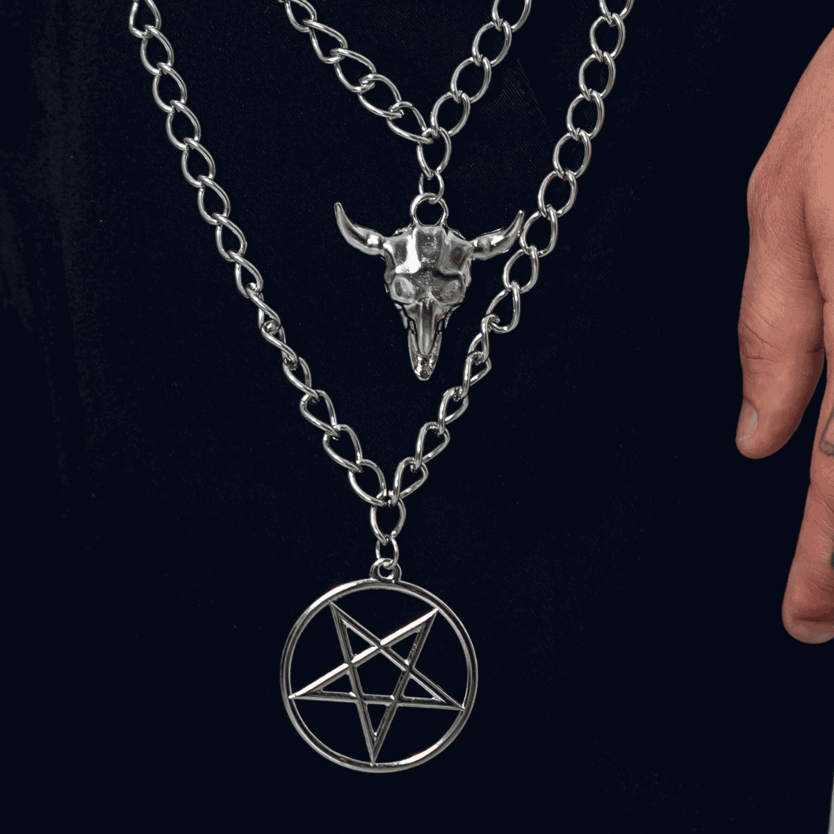 Acessório Corrente Com Pentagrama e Cranio Para Calça/saia Prateado