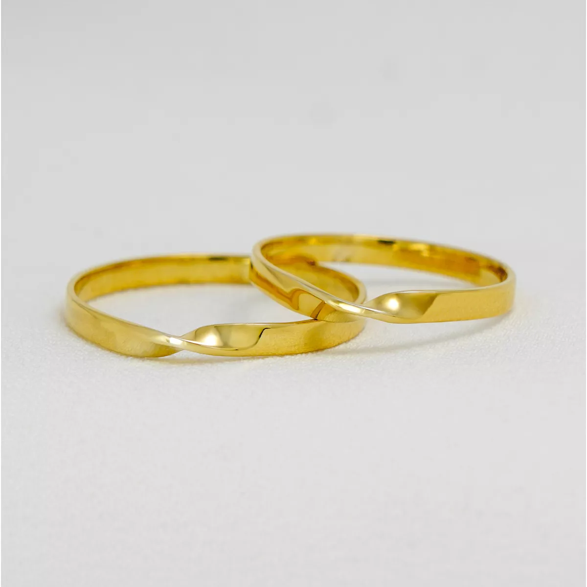 Par de Aliança de Casamento ou Noivado em Ouro 18k... - PIPPER JOIAS